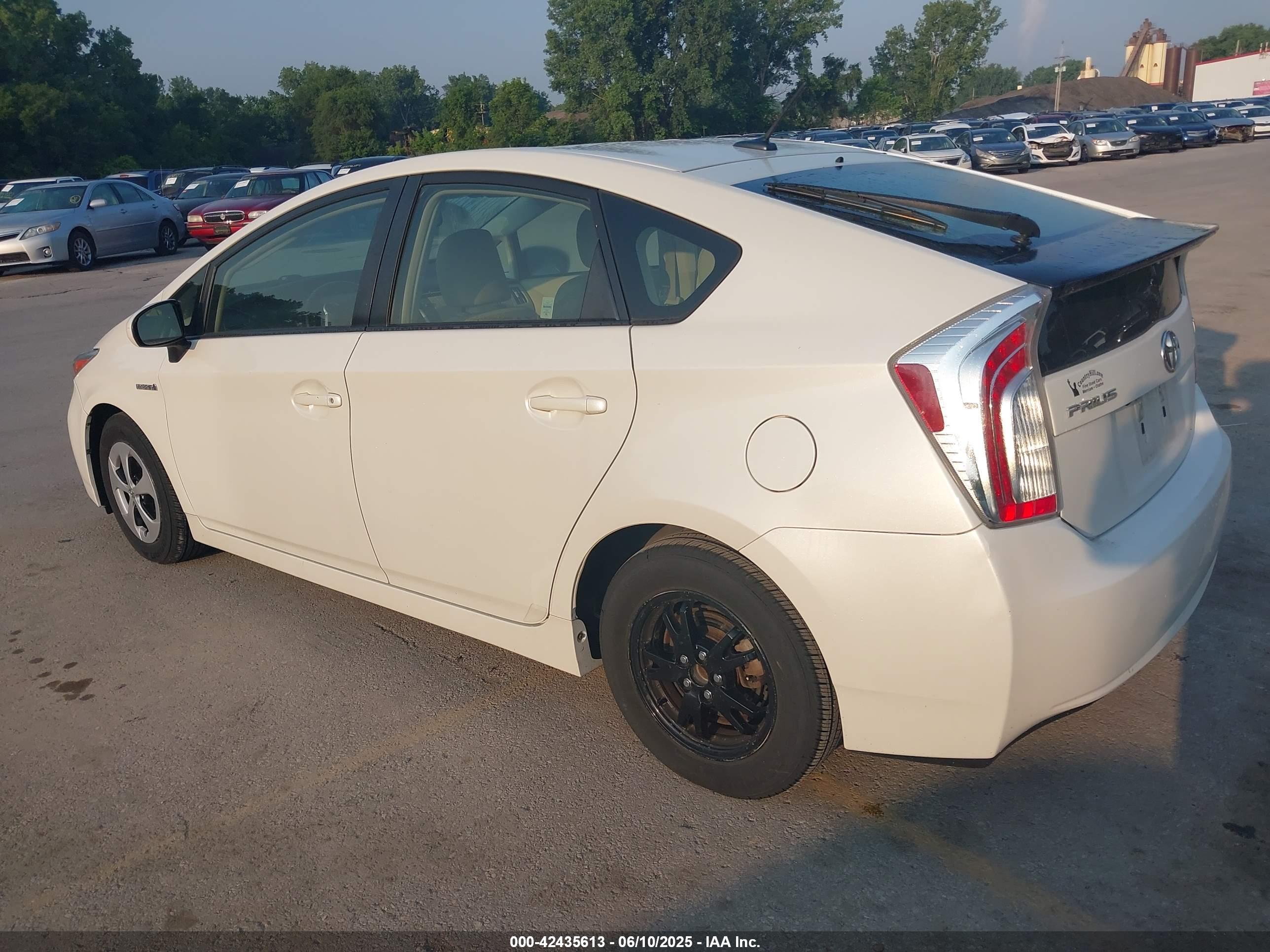 TOYOTA PRIUS image 3