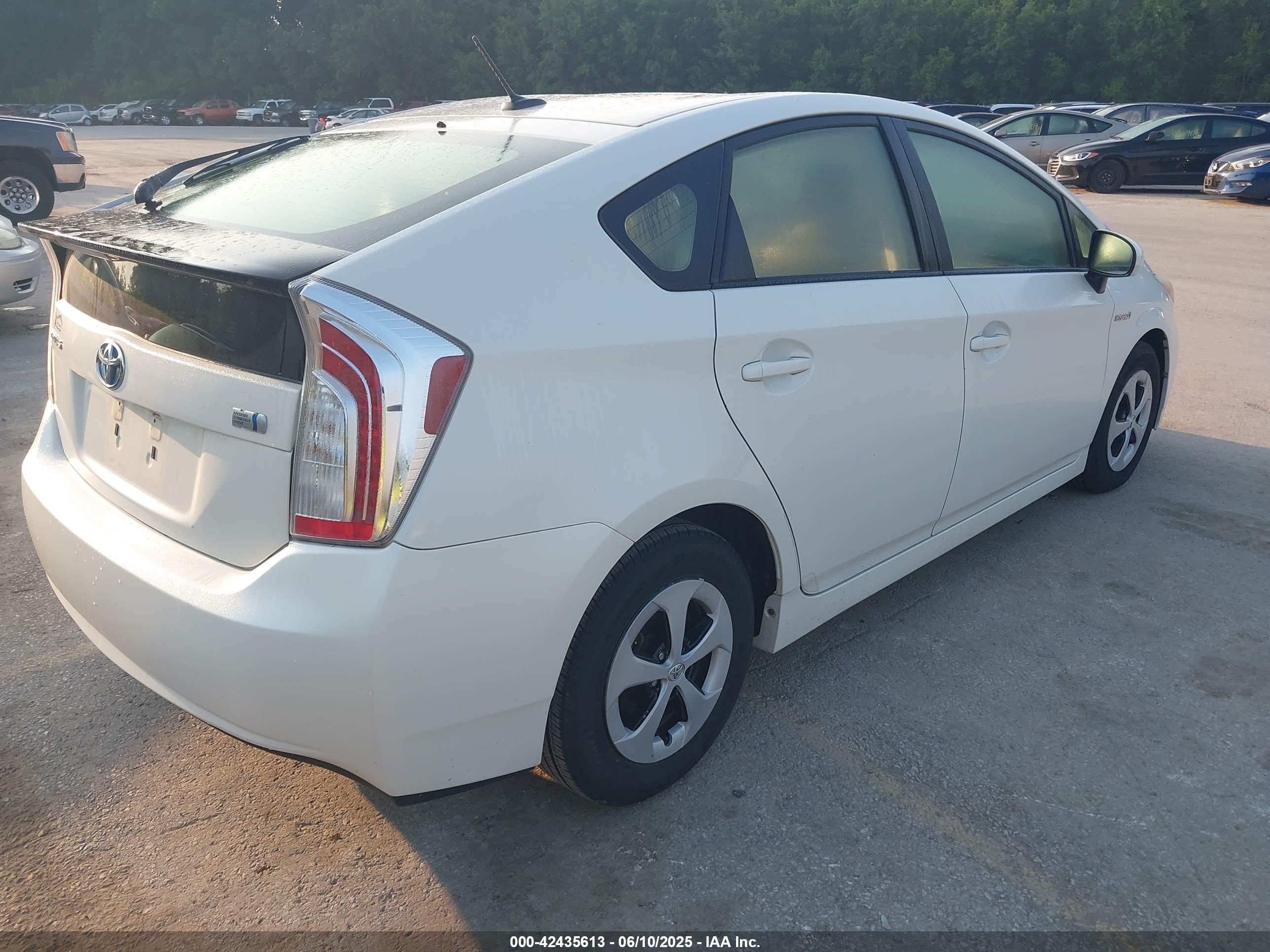 TOYOTA PRIUS image 4