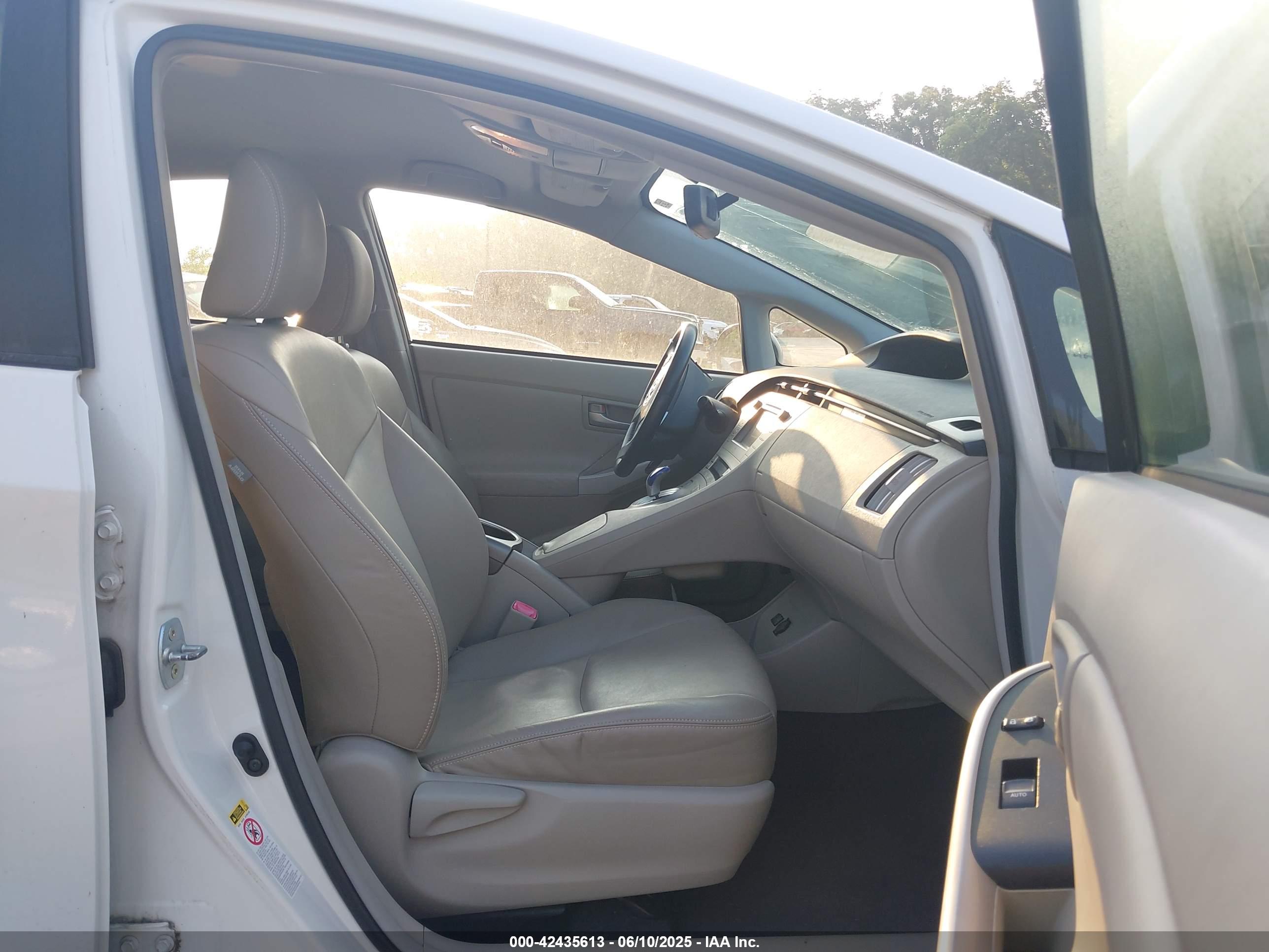 TOYOTA PRIUS image 5