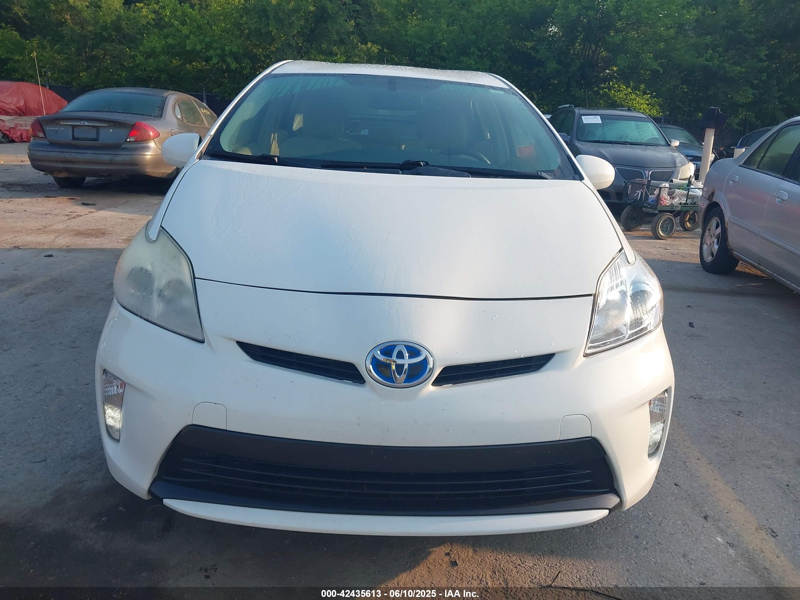 TOYOTA PRIUS image 6
