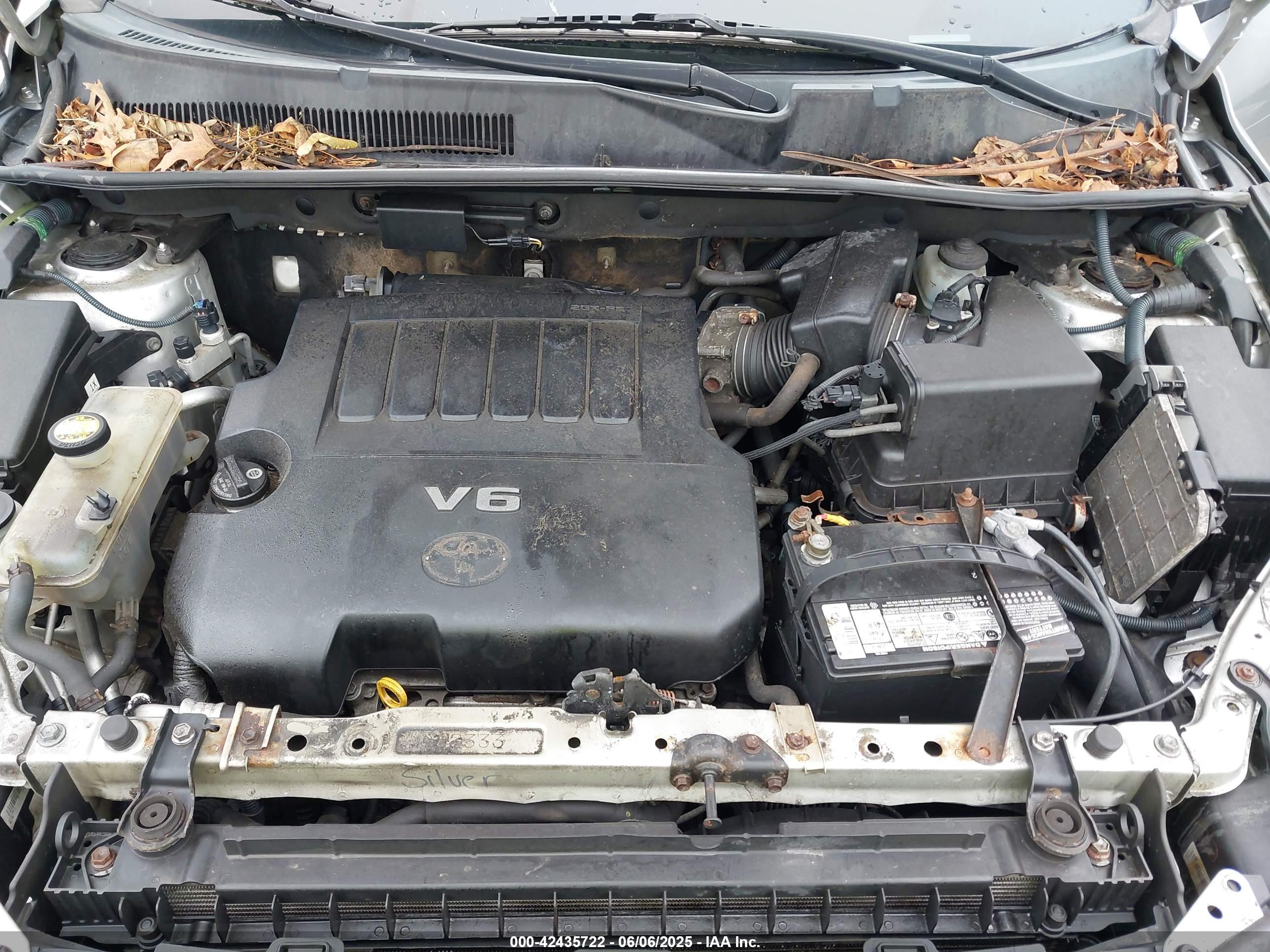 TOYOTA RAV4 image 10