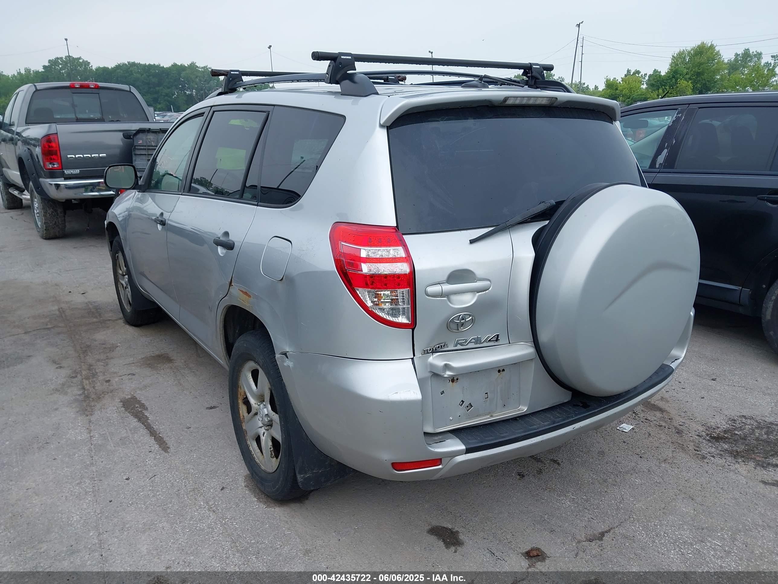 TOYOTA RAV4 image 3