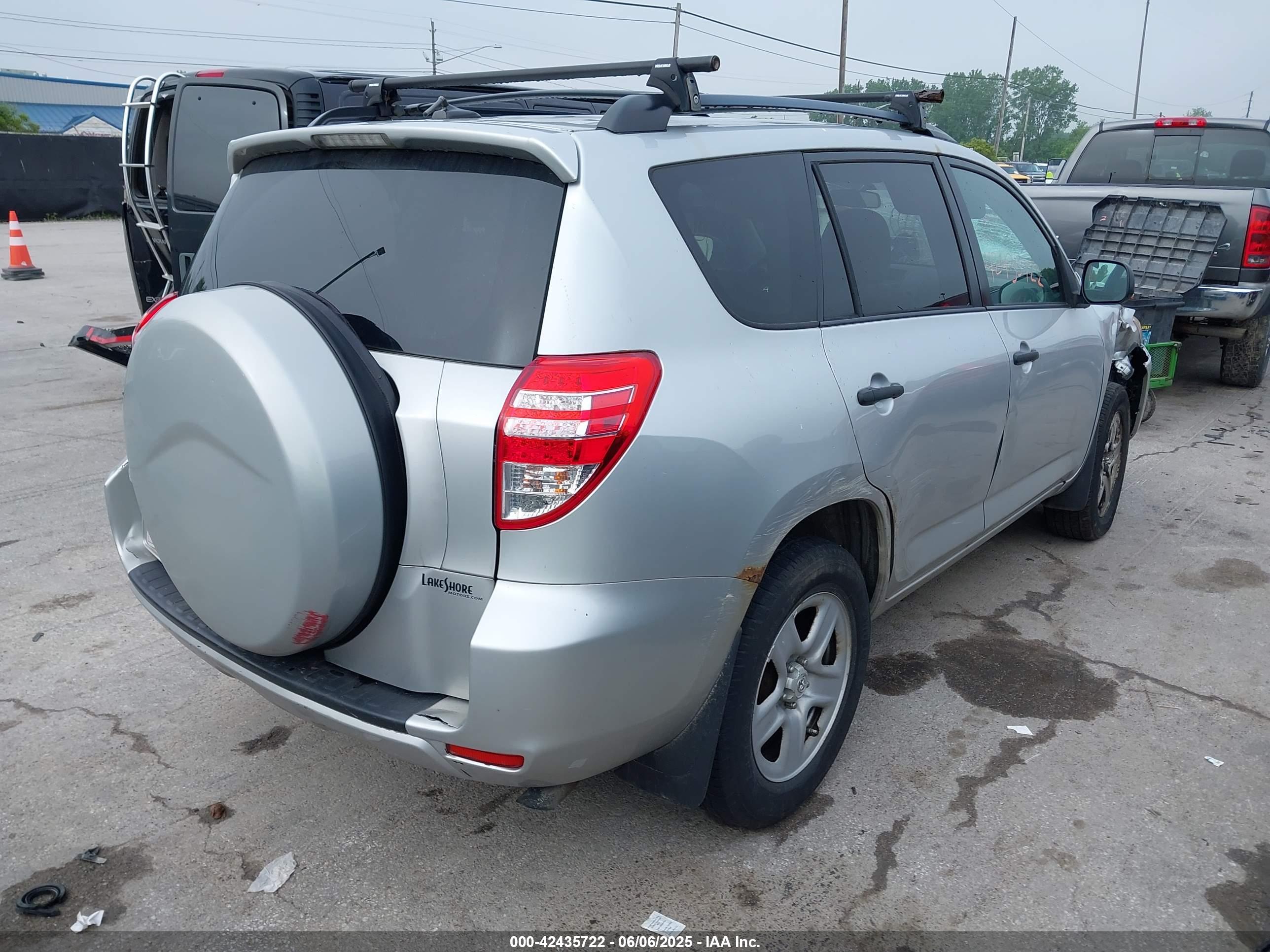 TOYOTA RAV4 image 4