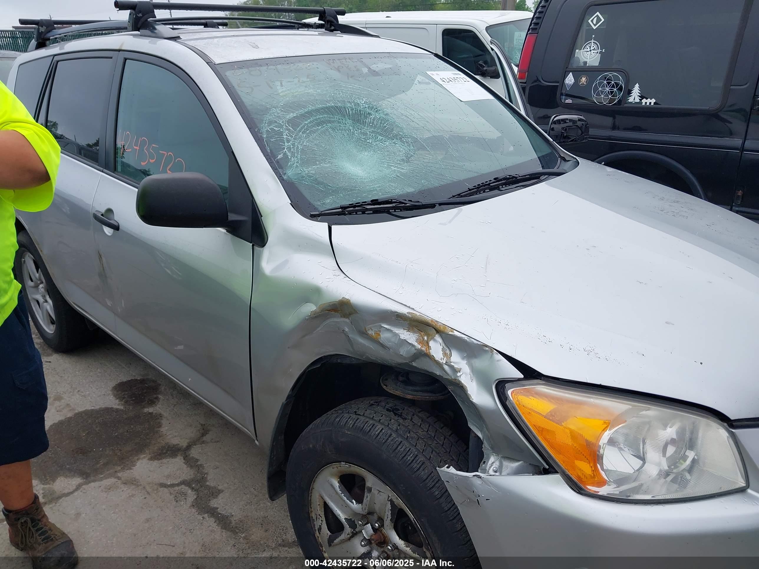 TOYOTA RAV4 image 6