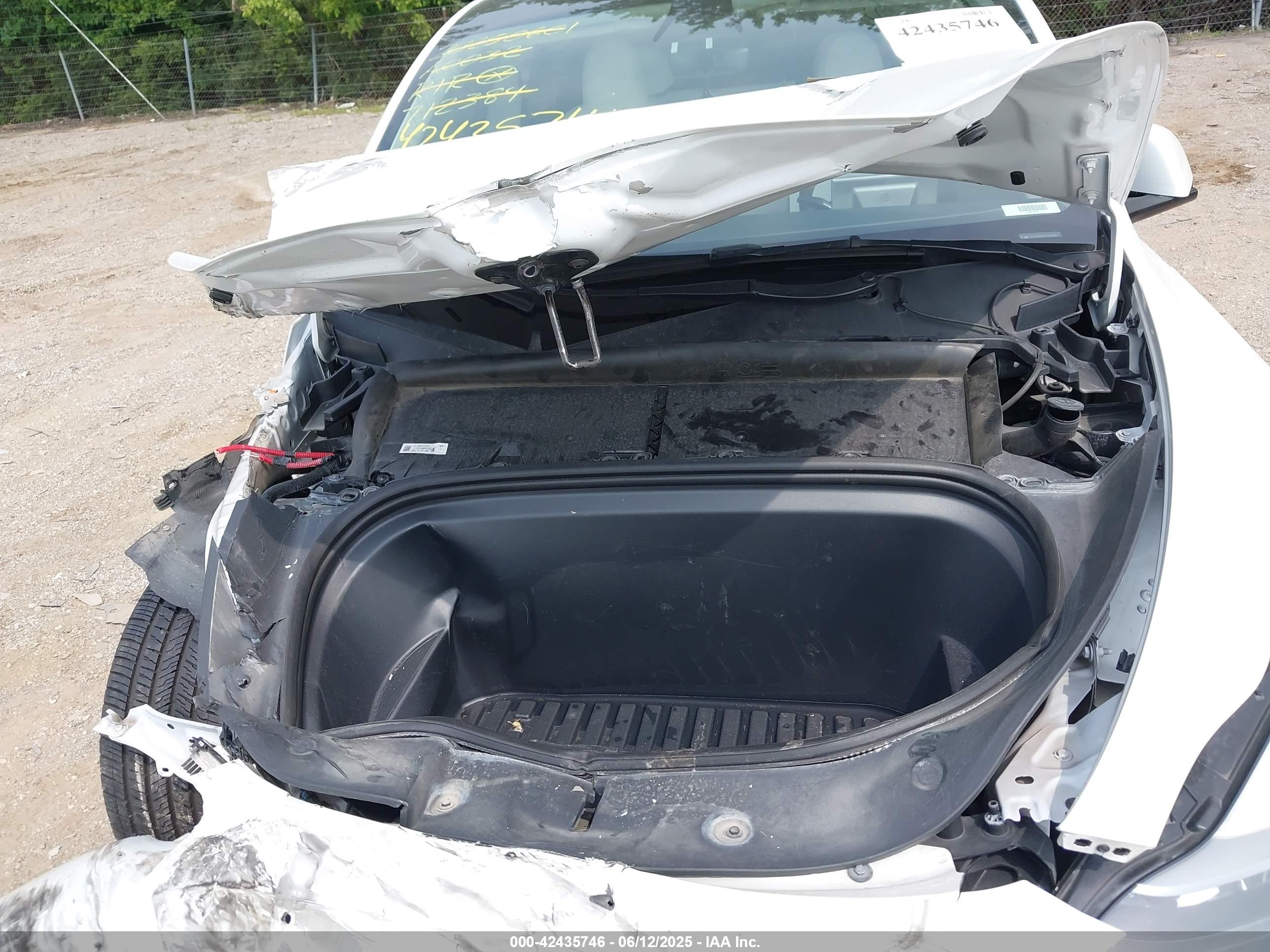 TESLA MODEL image 10
