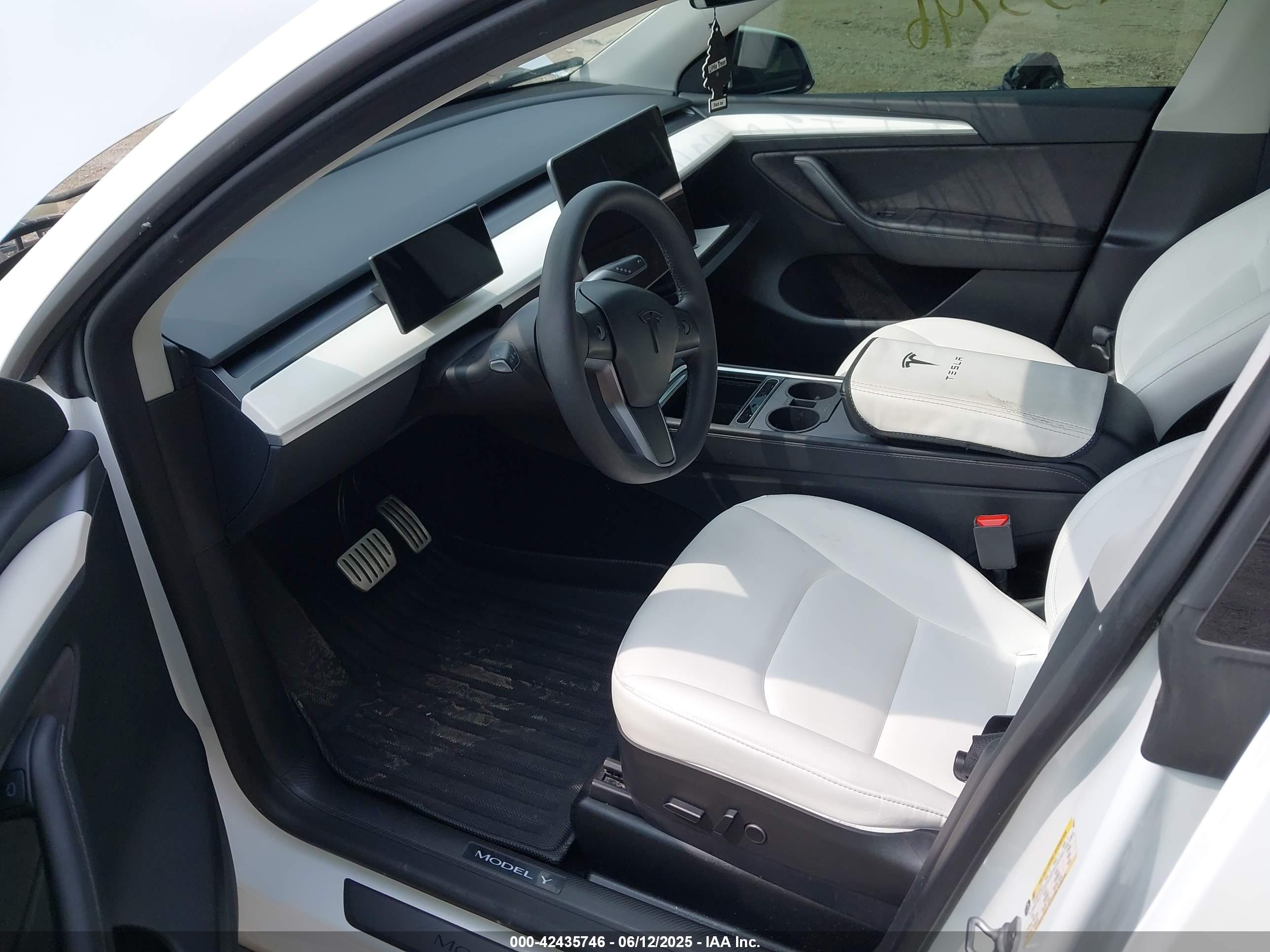 TESLA MODEL image 5