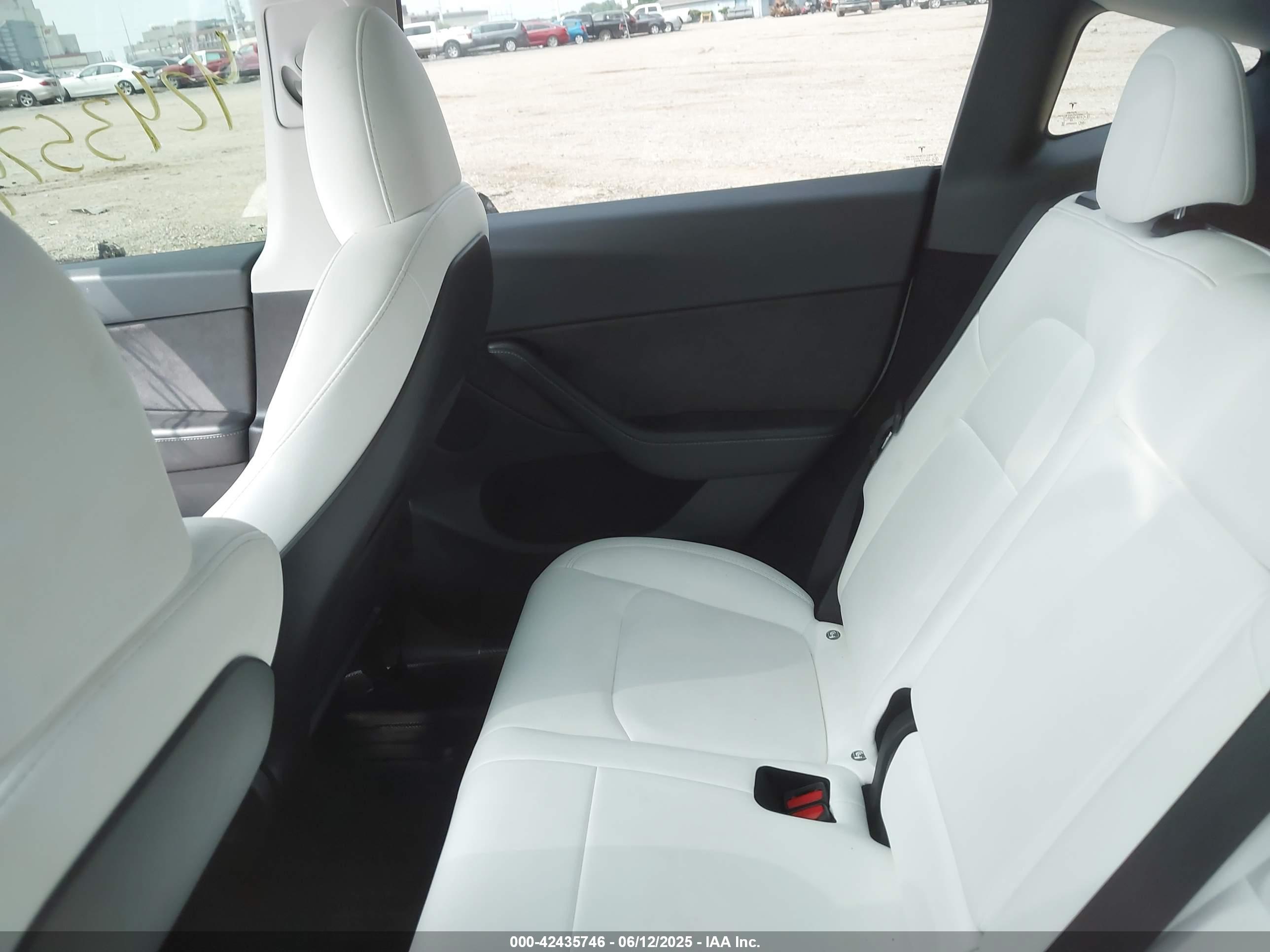 TESLA MODEL image 8