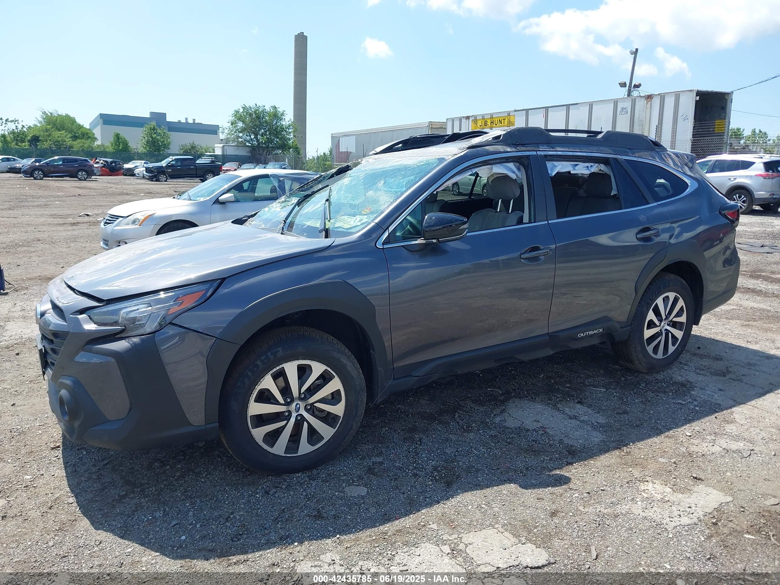 SUBARU OUTBACK image 2