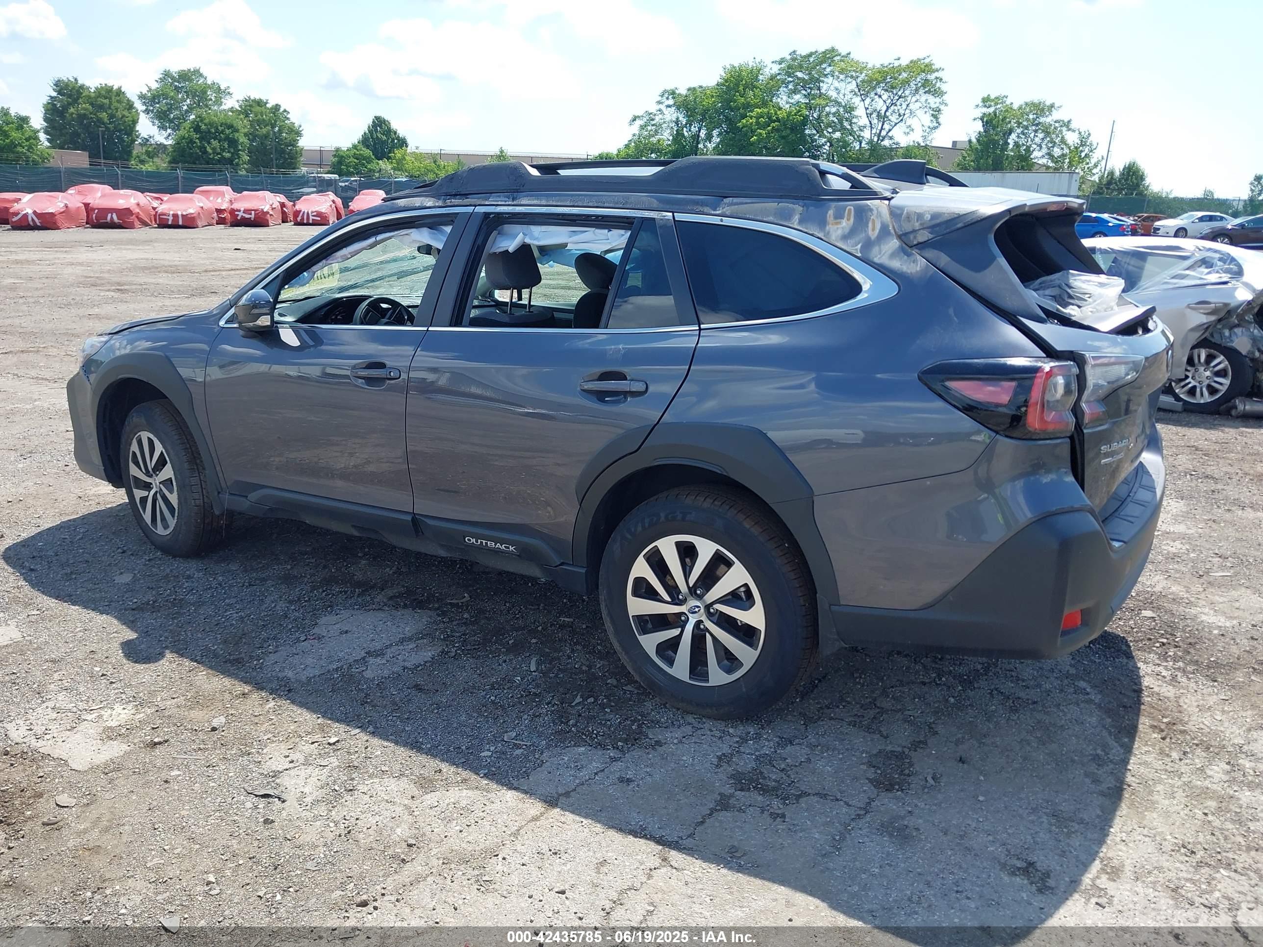 SUBARU OUTBACK image 3