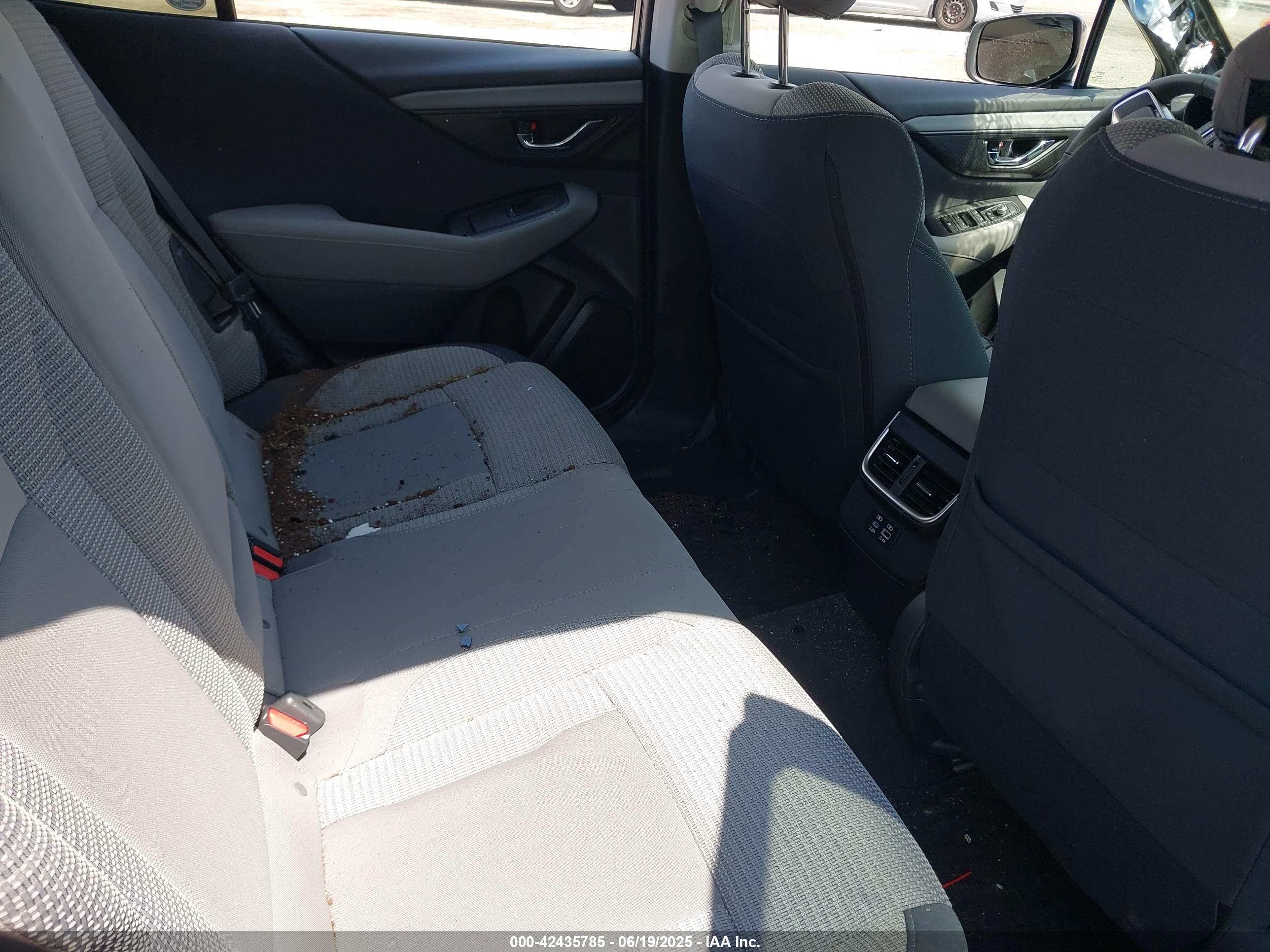 SUBARU OUTBACK image 8