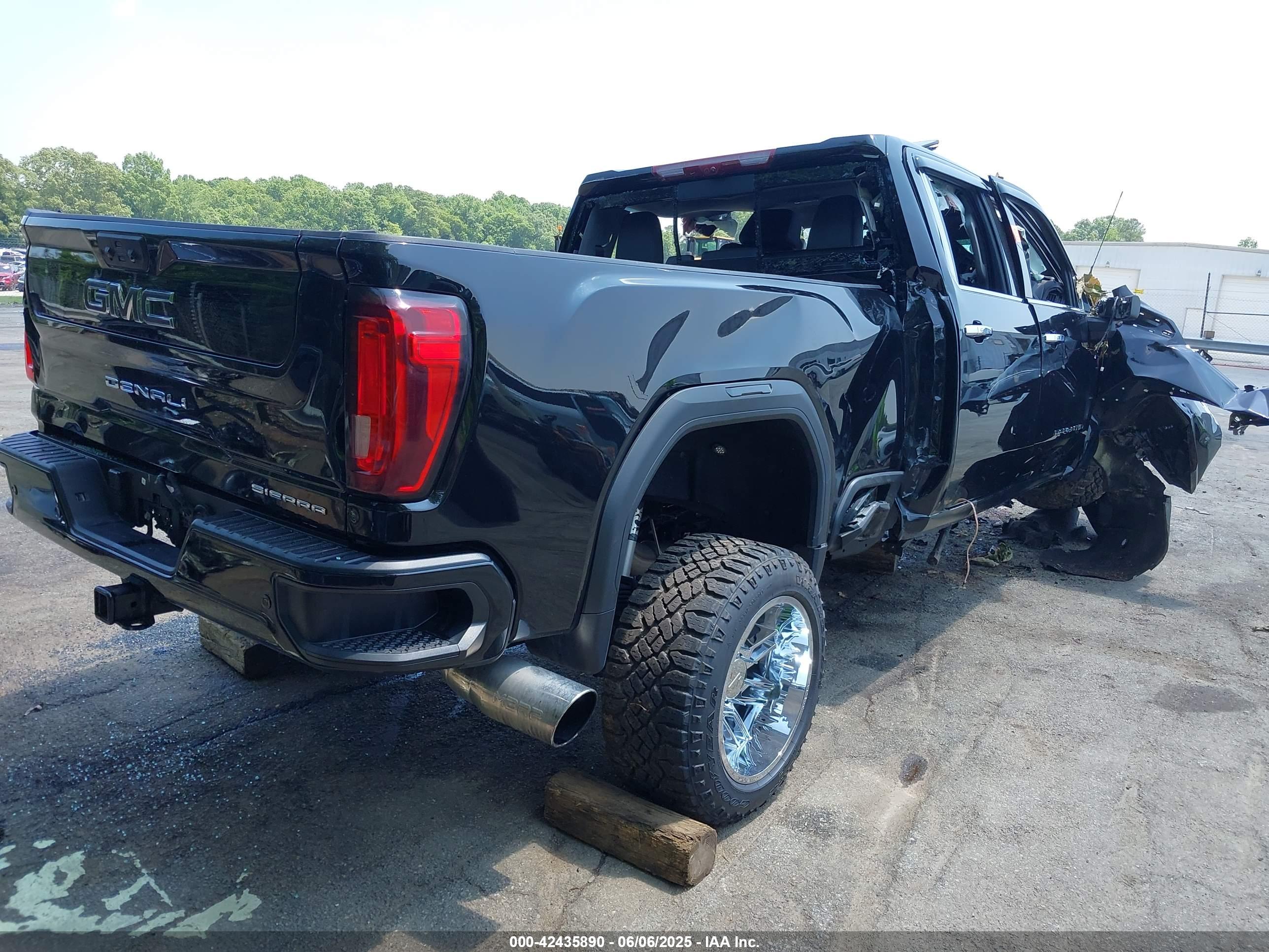 GMC SIERRA image 3