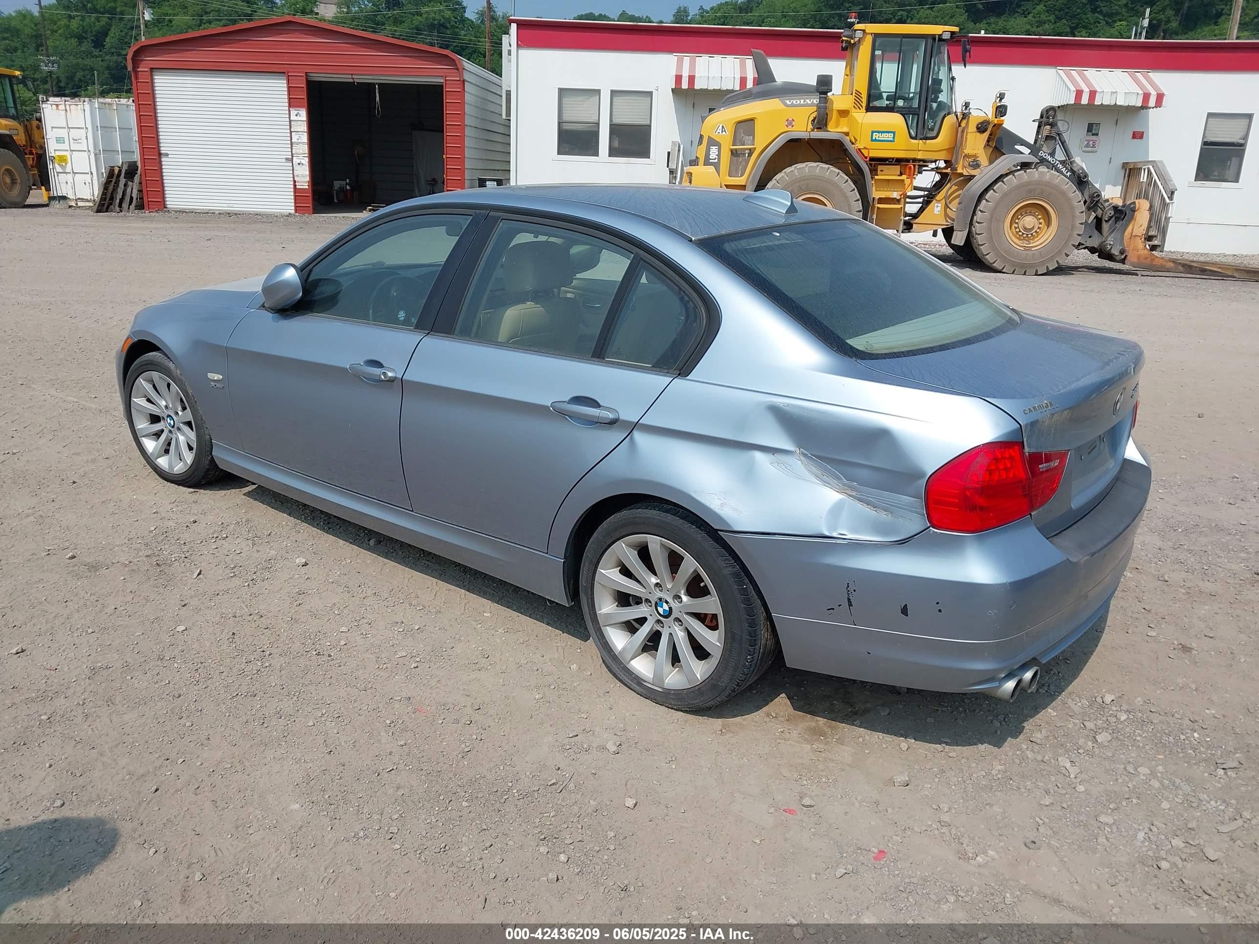 BMW 328I image 3