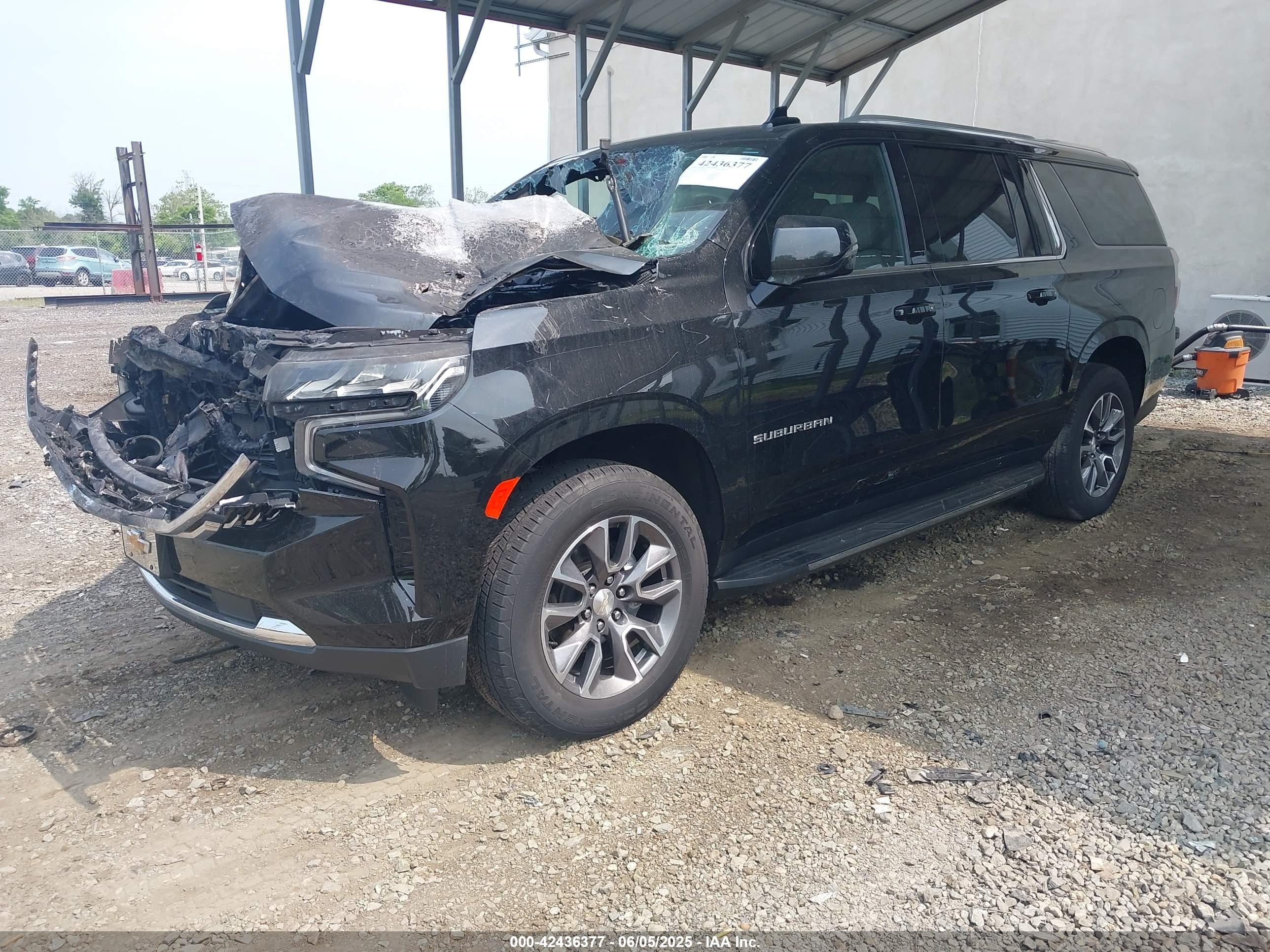 CHEVROLET SUBURBAN image 2