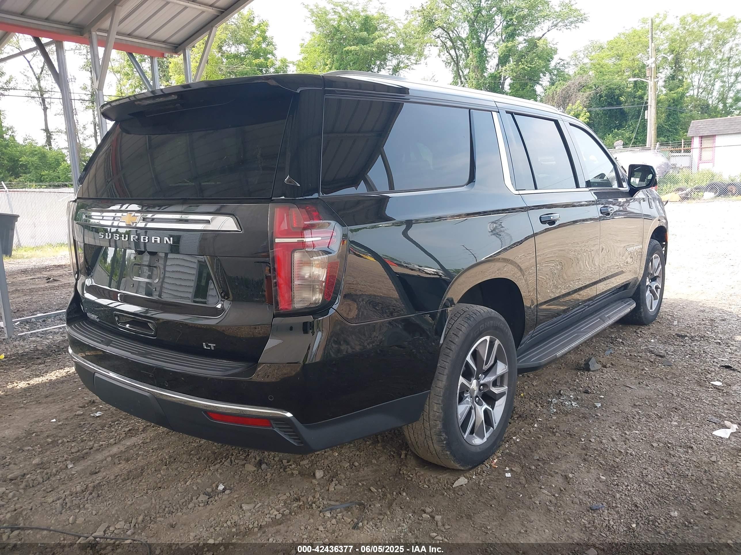 CHEVROLET SUBURBAN image 4