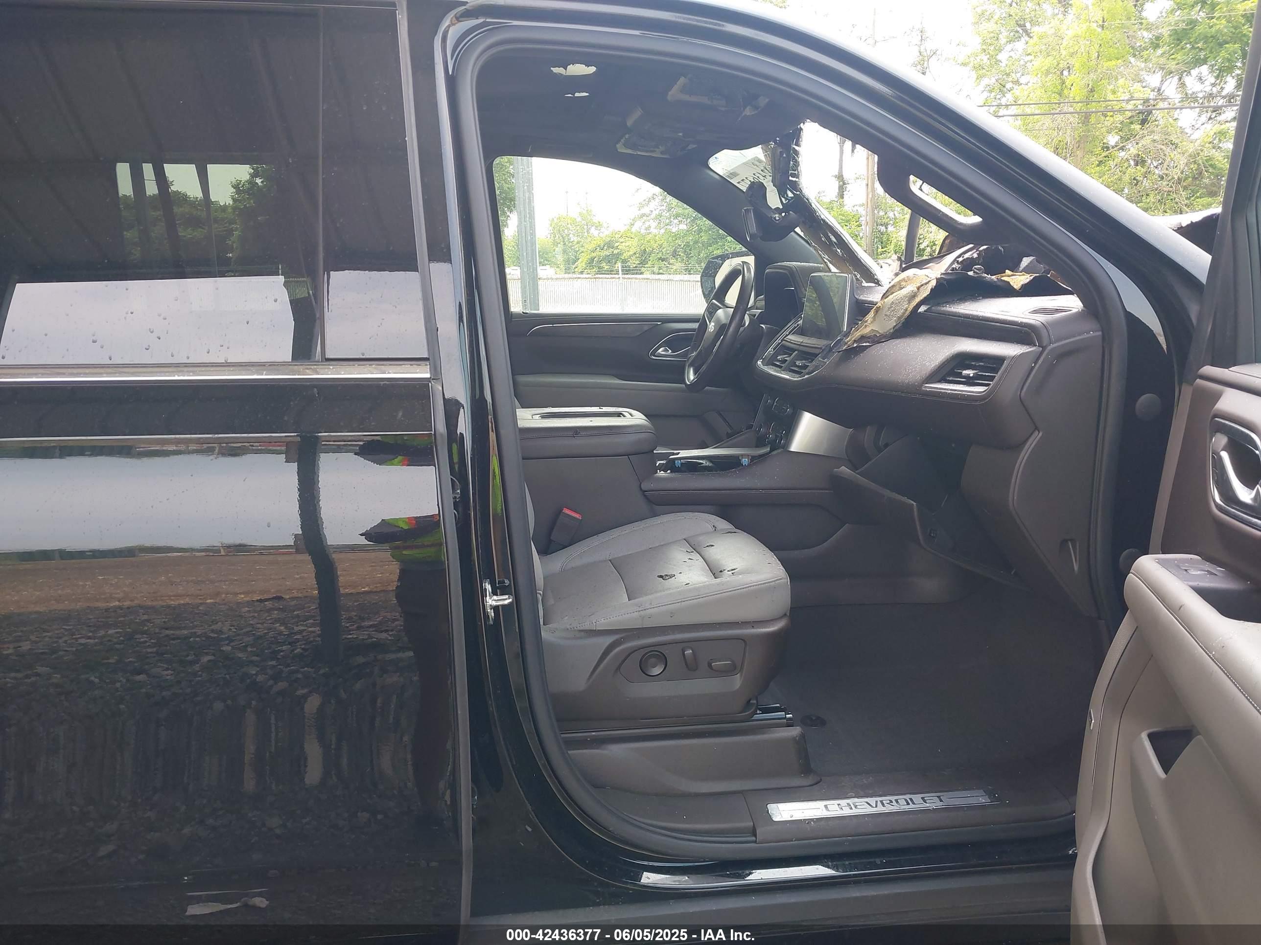 CHEVROLET SUBURBAN image 5