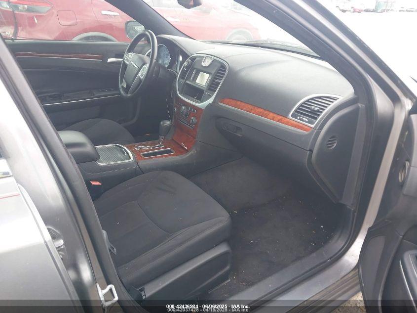 CHRYSLER 300 image 5