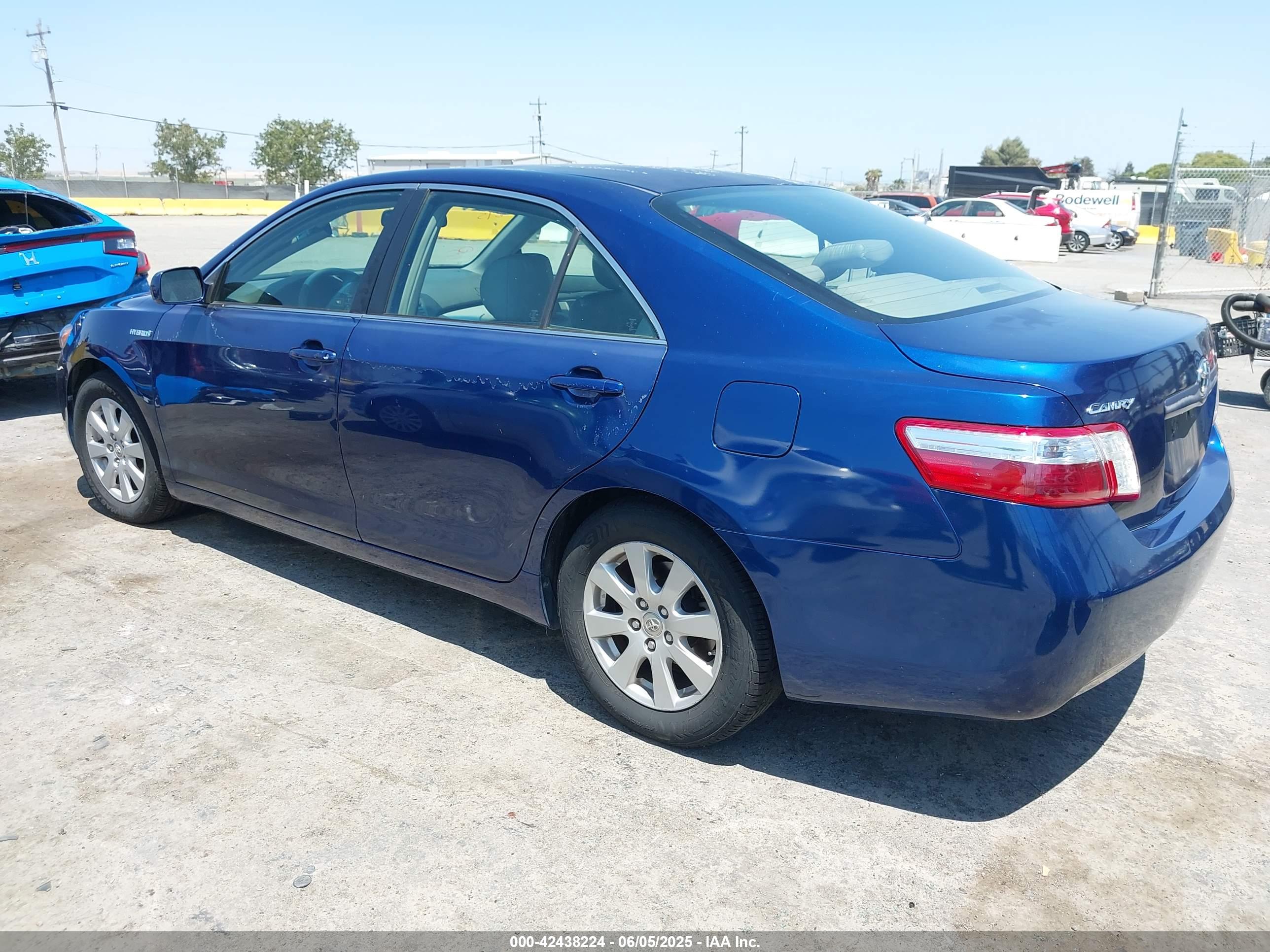 TOYOTA CAMRY image 3