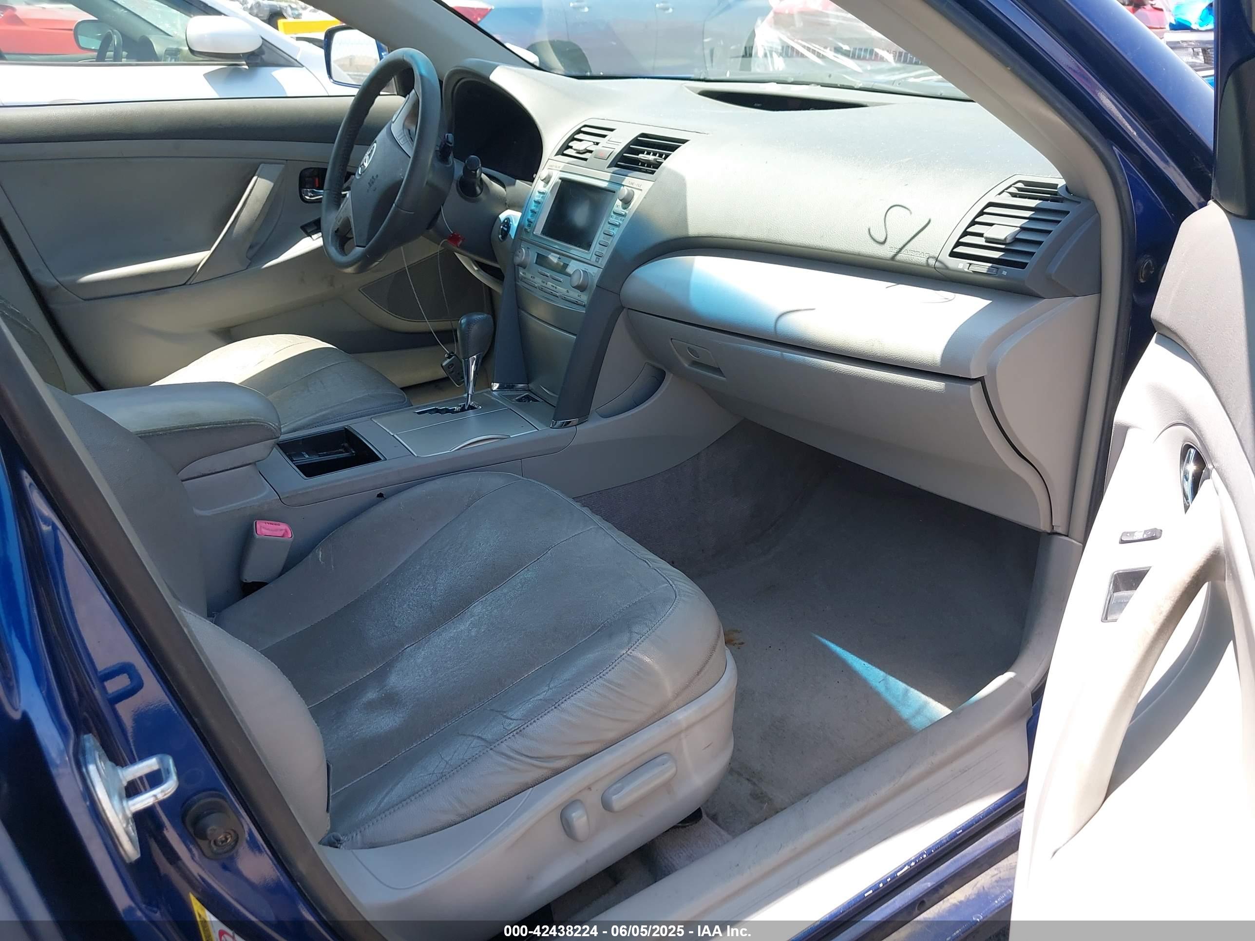 TOYOTA CAMRY image 5