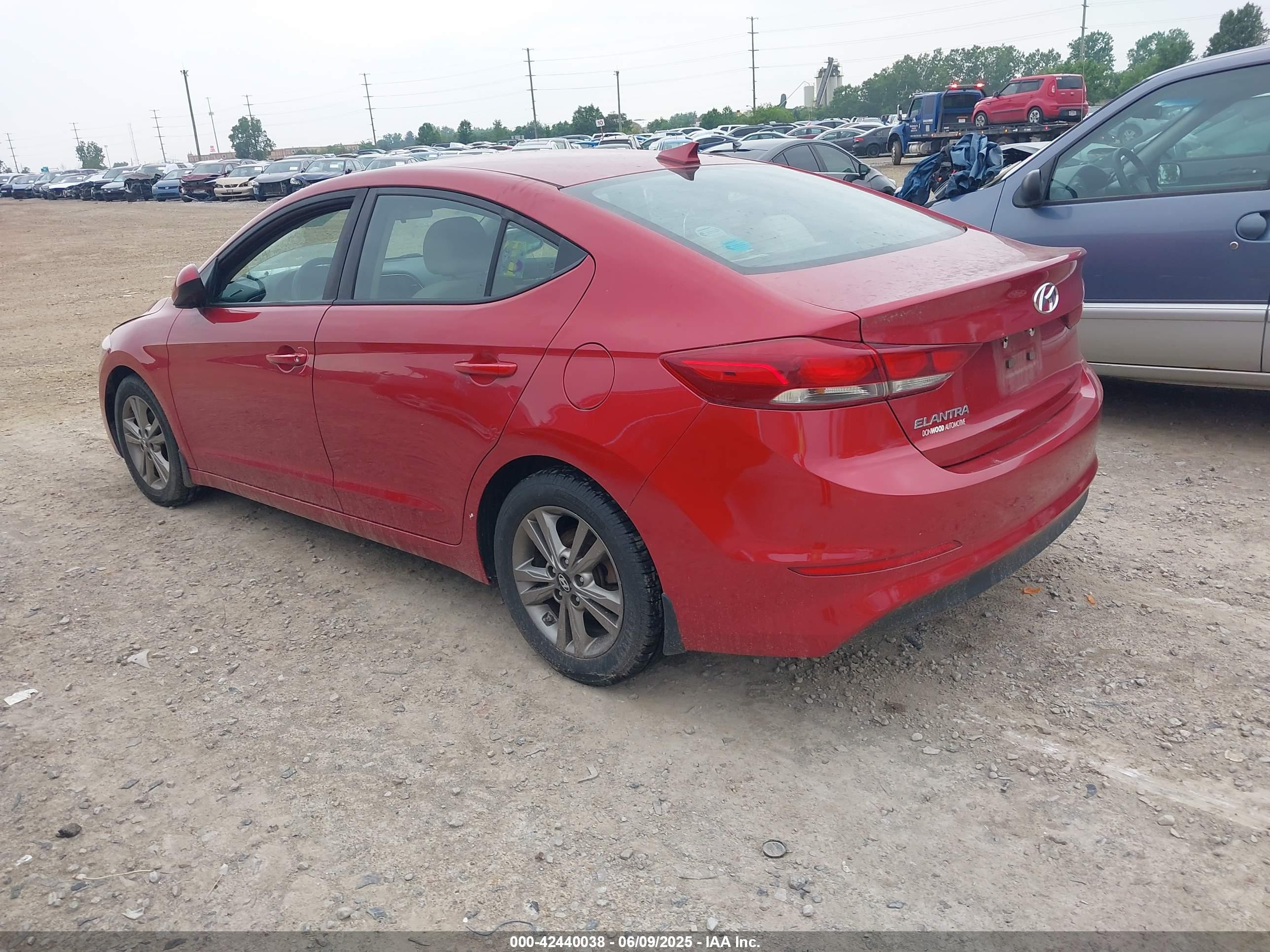 HYUNDAI ELANTRA image 3