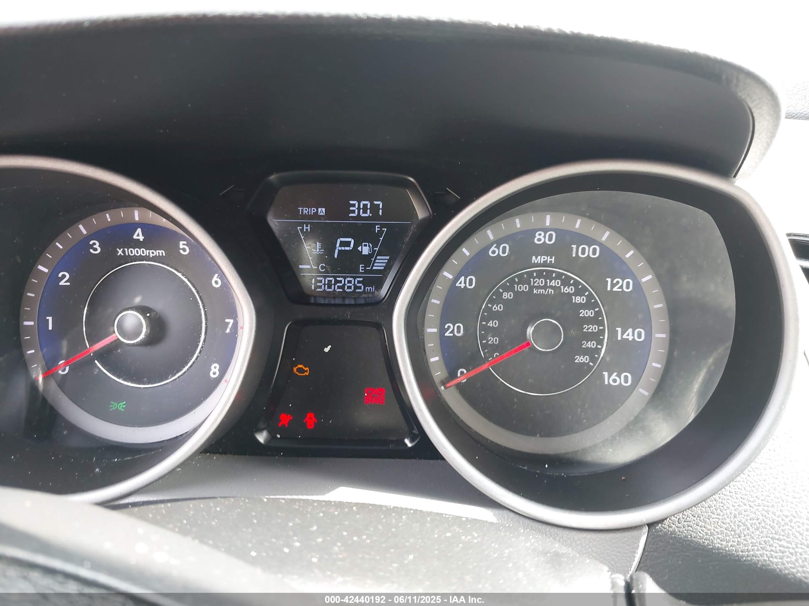 HYUNDAI ELANTRA image 7