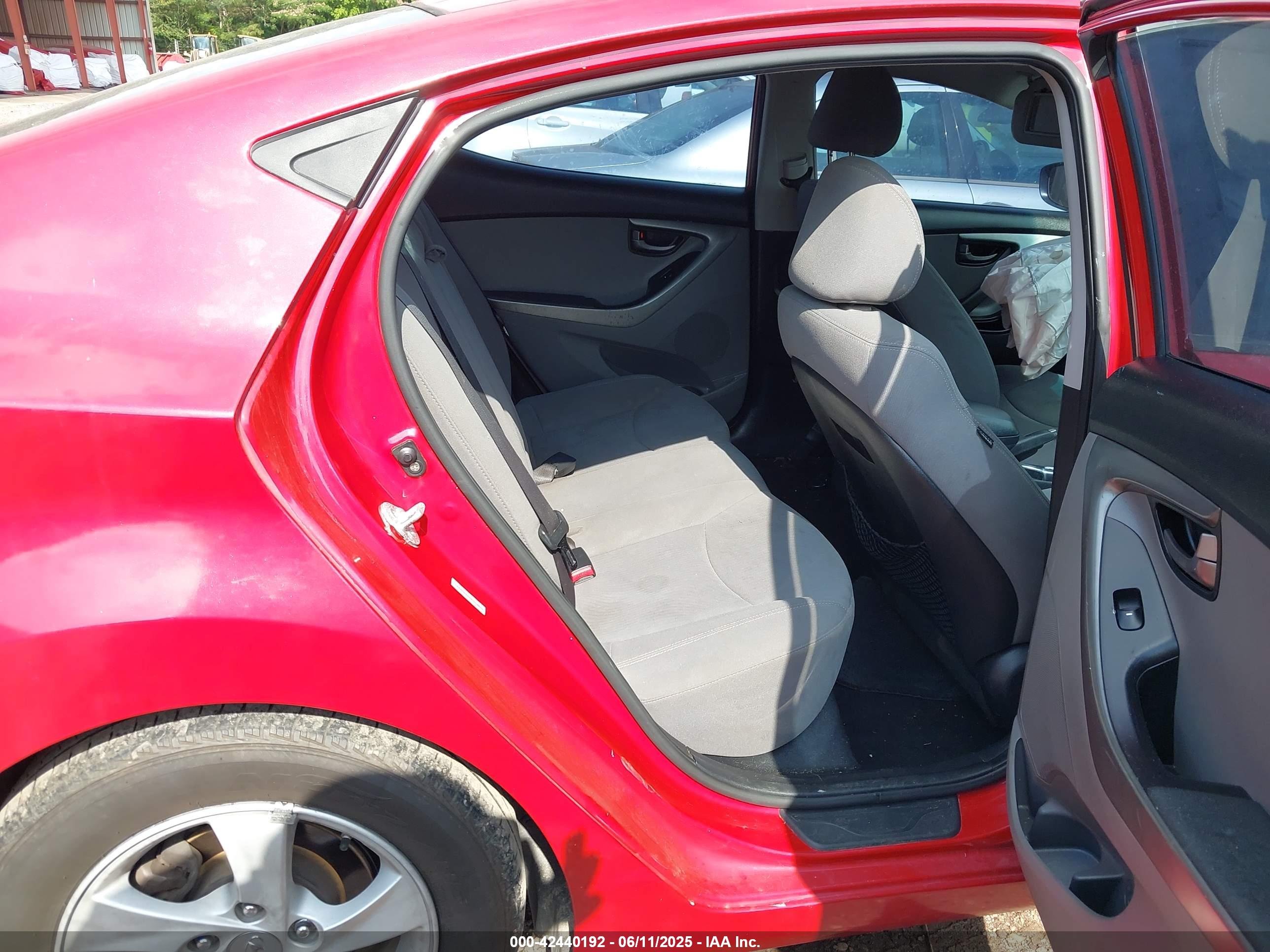 HYUNDAI ELANTRA image 8