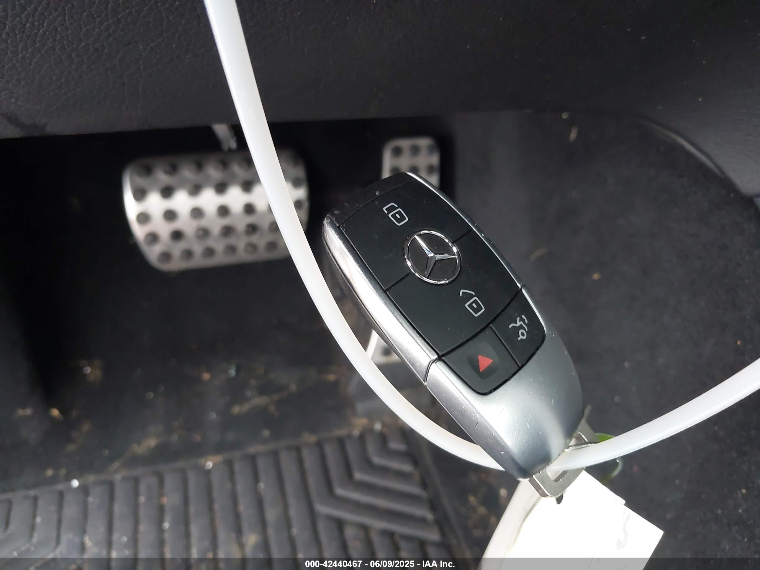 MERCEDES-BENZ GLC image 11