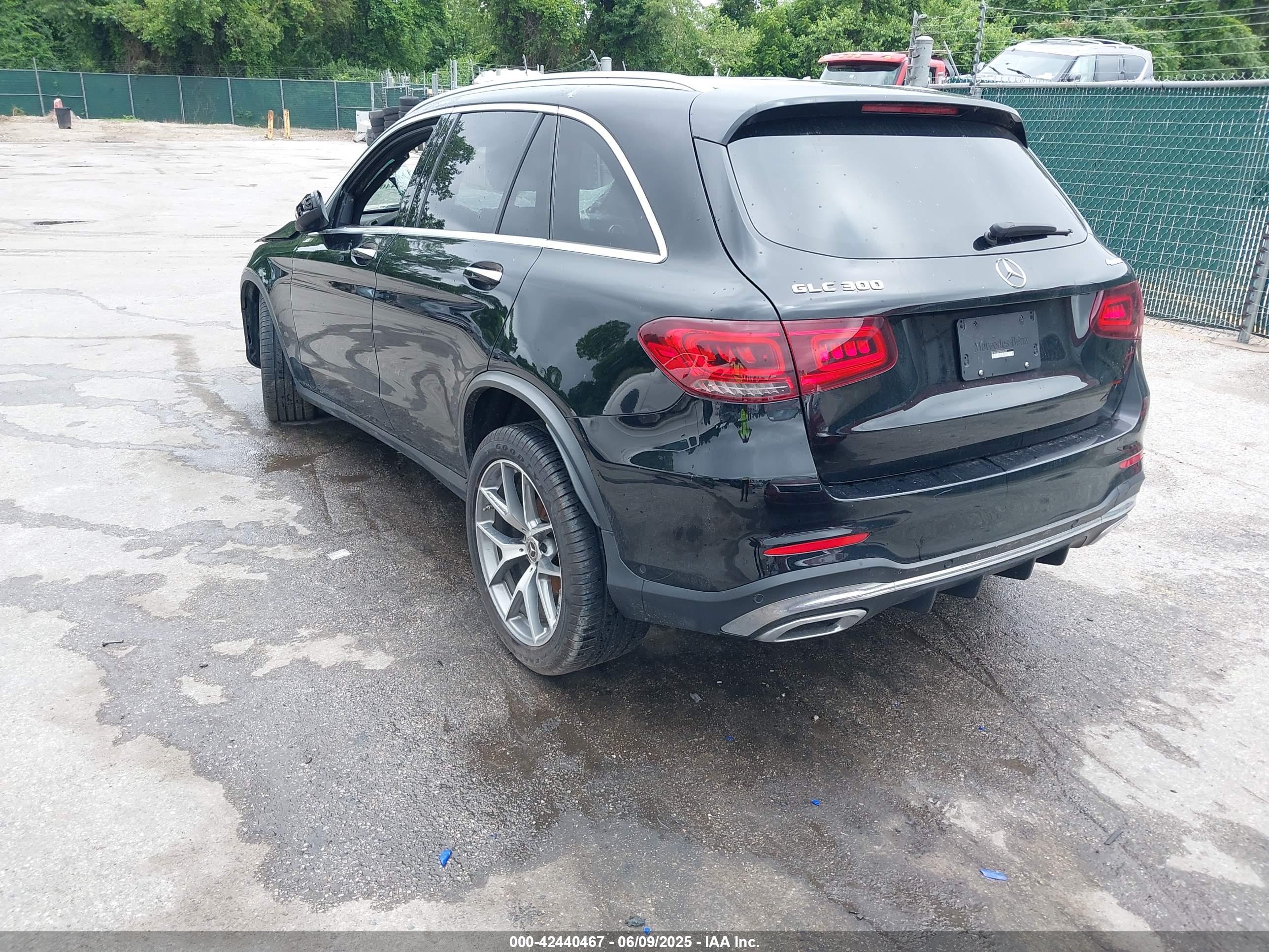 MERCEDES-BENZ GLC image 3