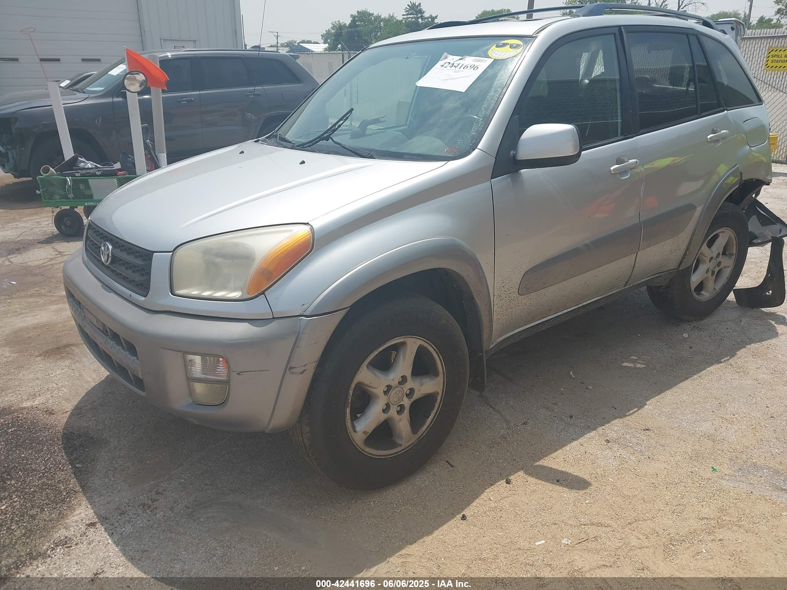 TOYOTA RAV4 image 2