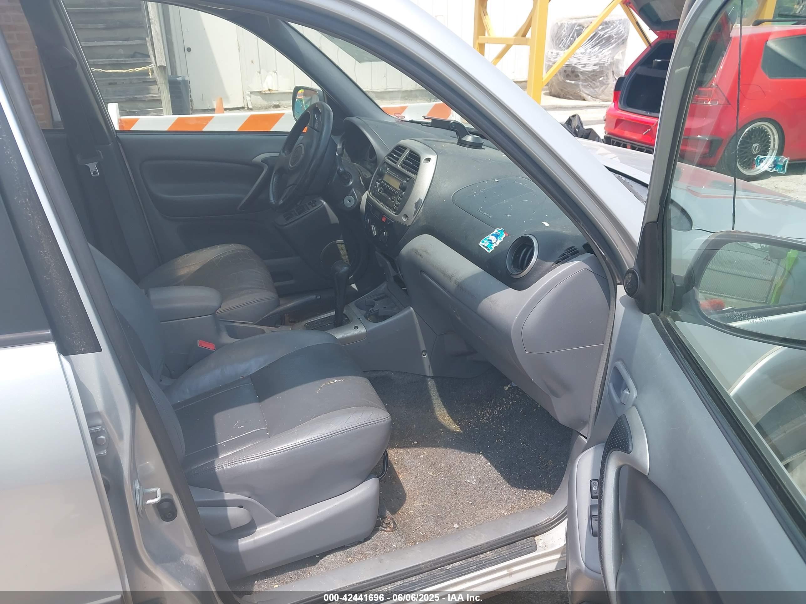 TOYOTA RAV4 image 5