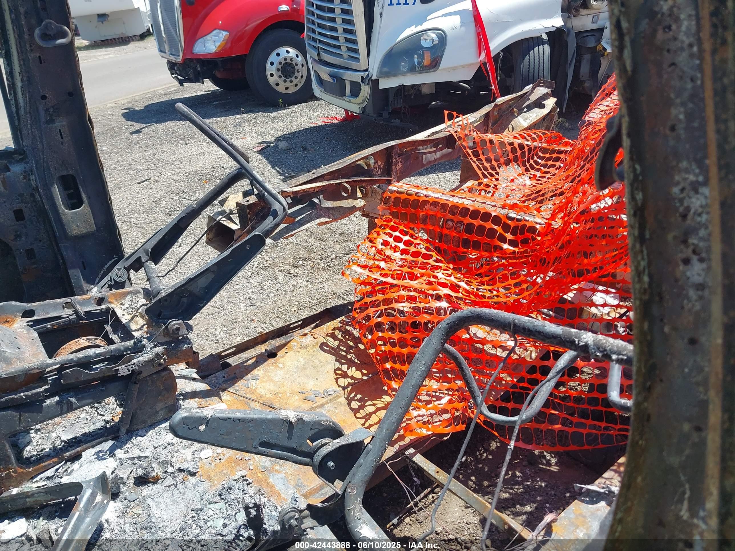 FORD E-450 image 8