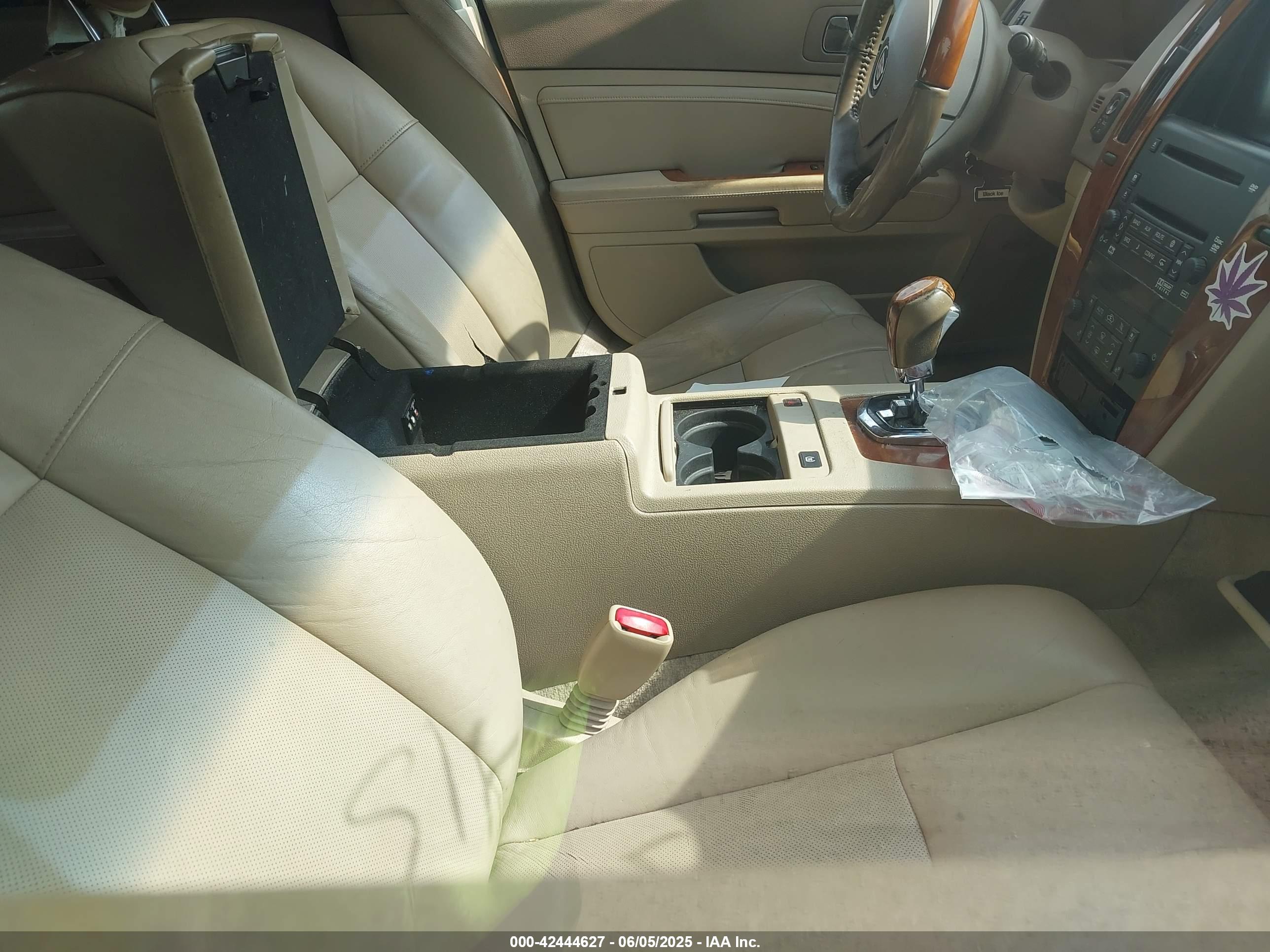 CADILLAC STS image 5