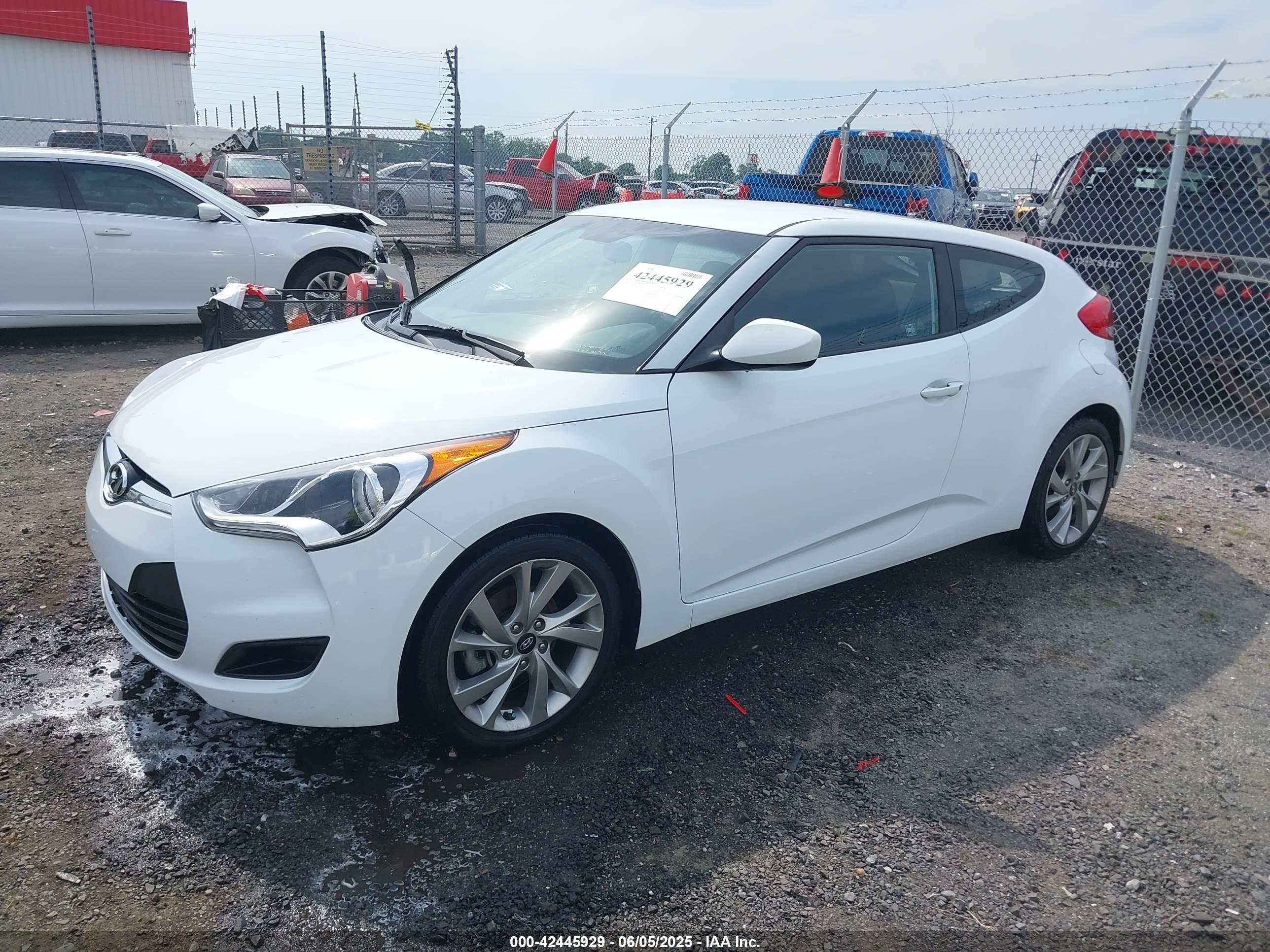 HYUNDAI VELOSTER image 2