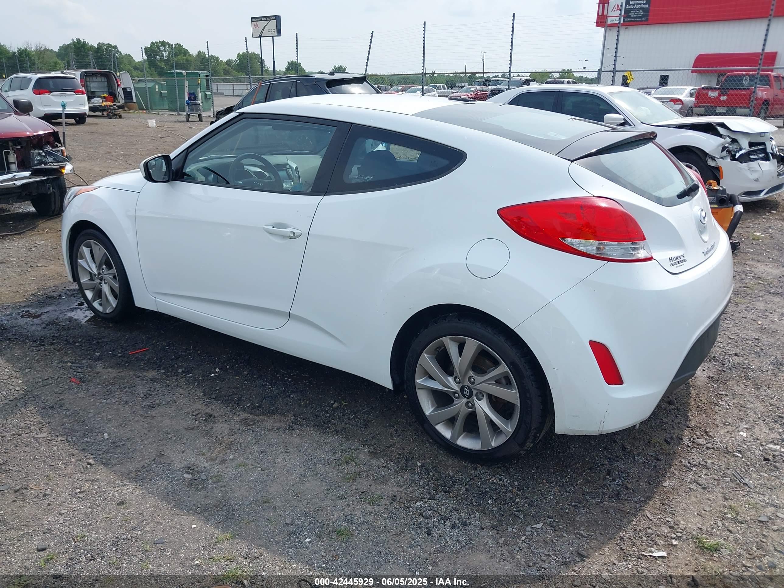 HYUNDAI VELOSTER image 3