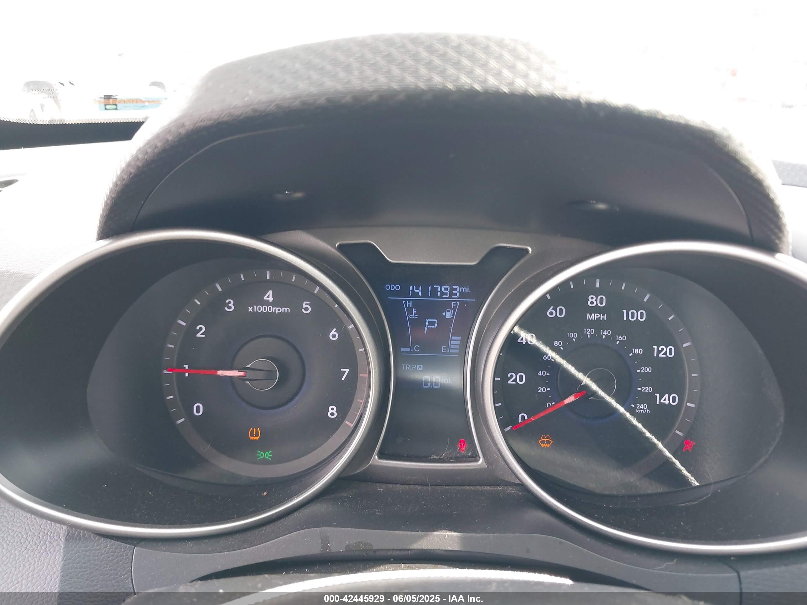HYUNDAI VELOSTER image 7