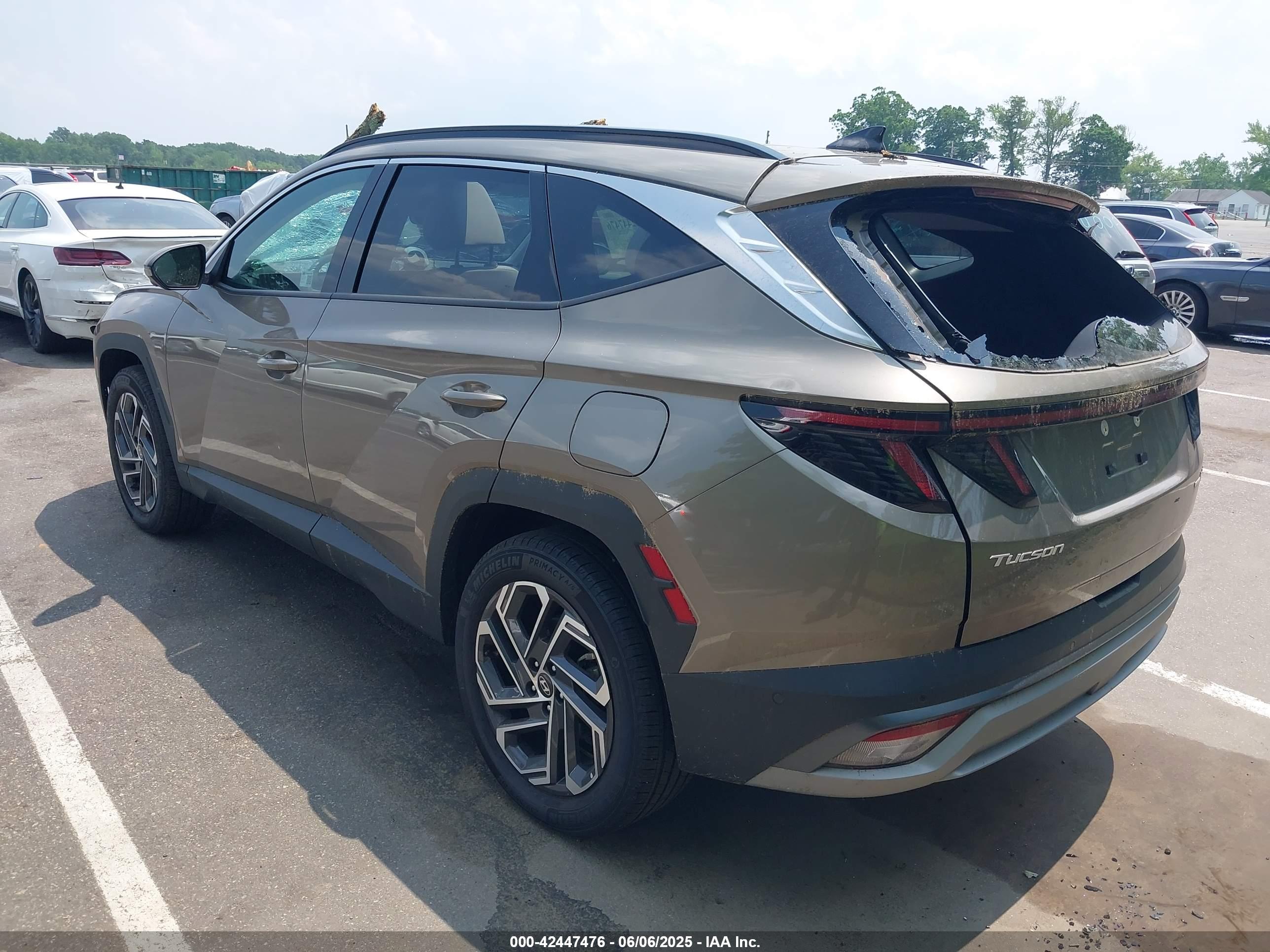 HYUNDAI TUCSON image 3
