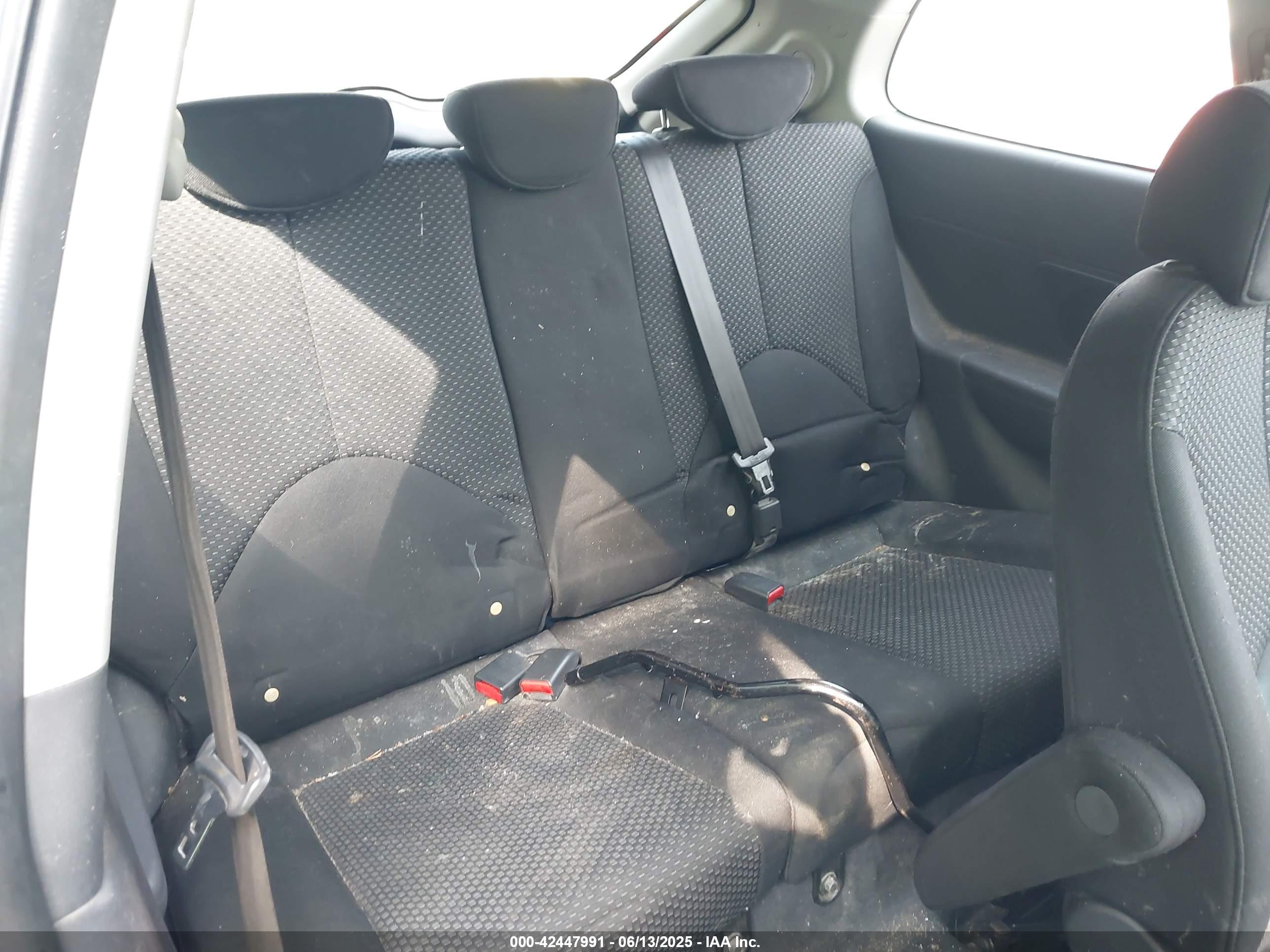 HYUNDAI ACCENT image 8