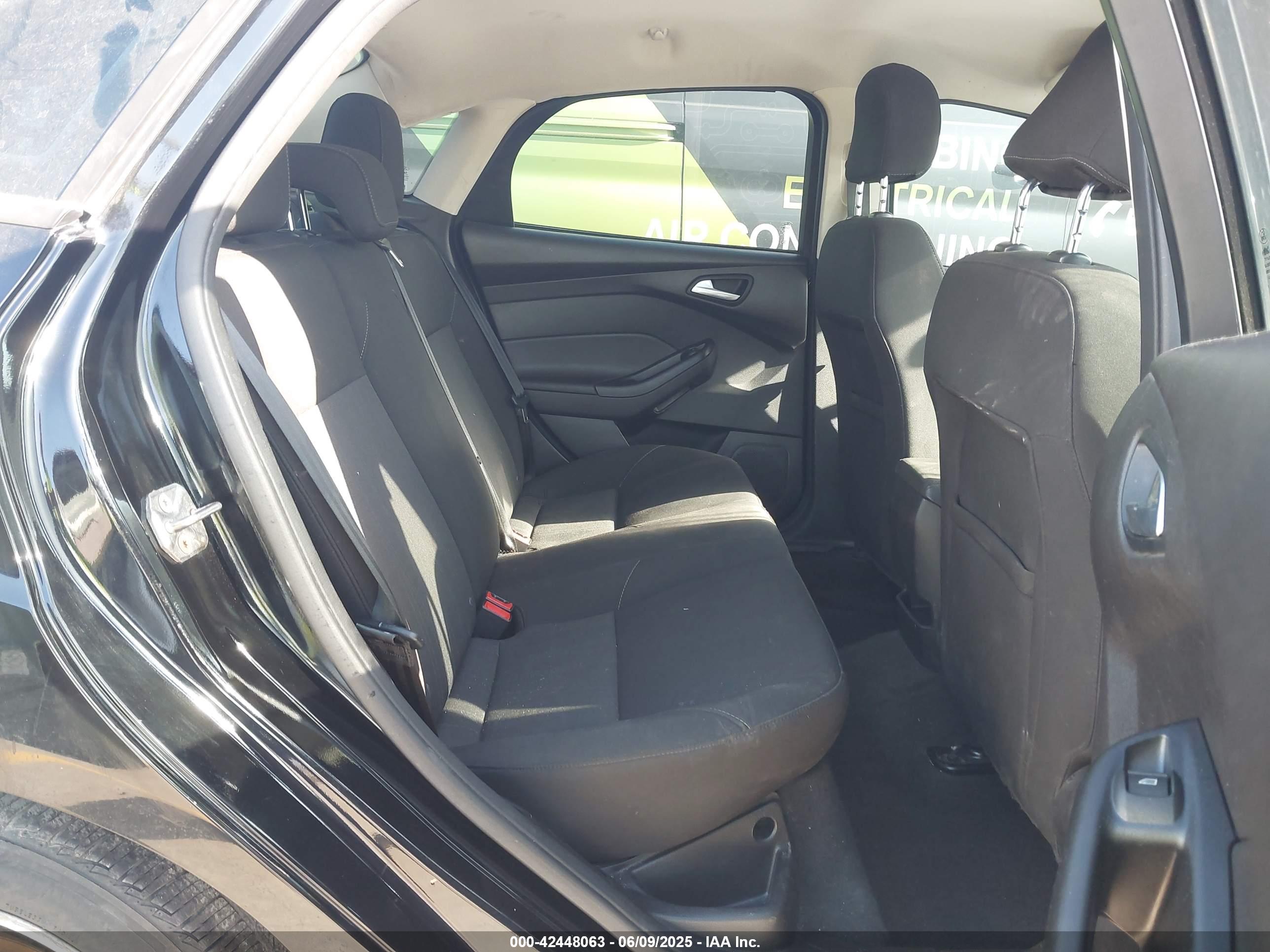 FORD FOCUS image 8