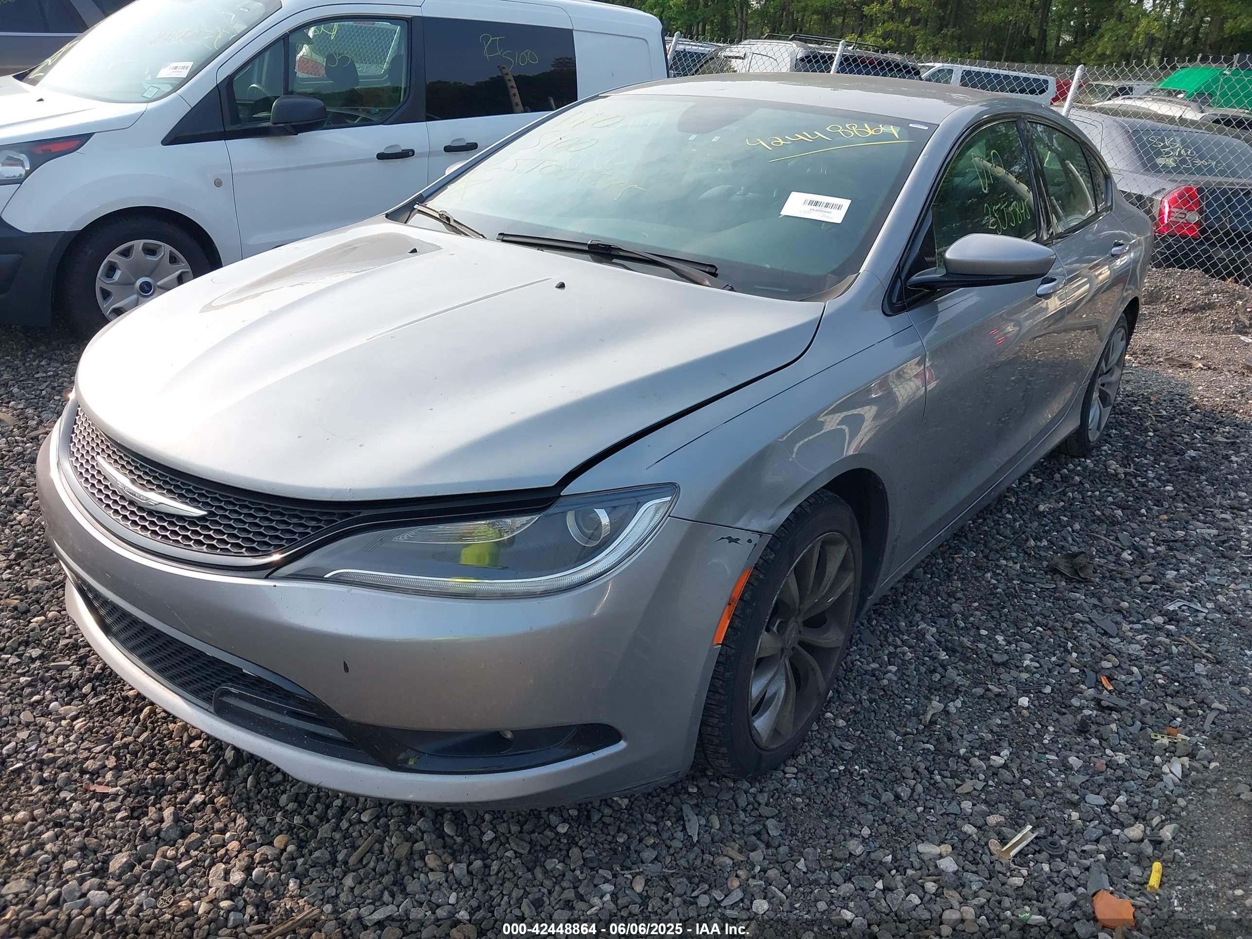 CHRYSLER 200 image 2