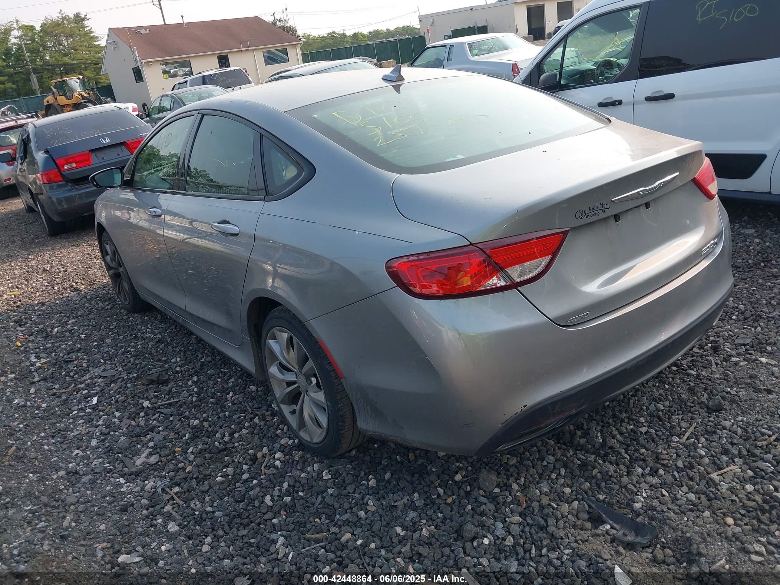 CHRYSLER 200 image 3