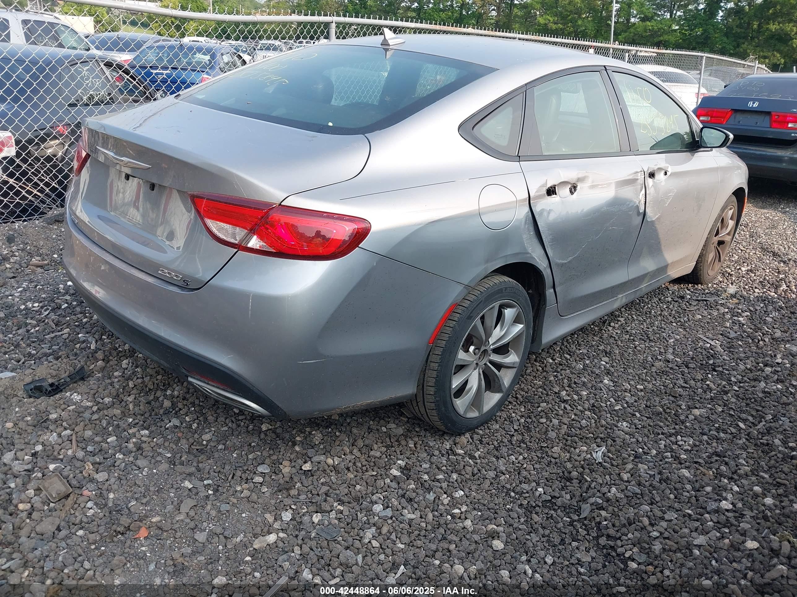 CHRYSLER 200 image 4