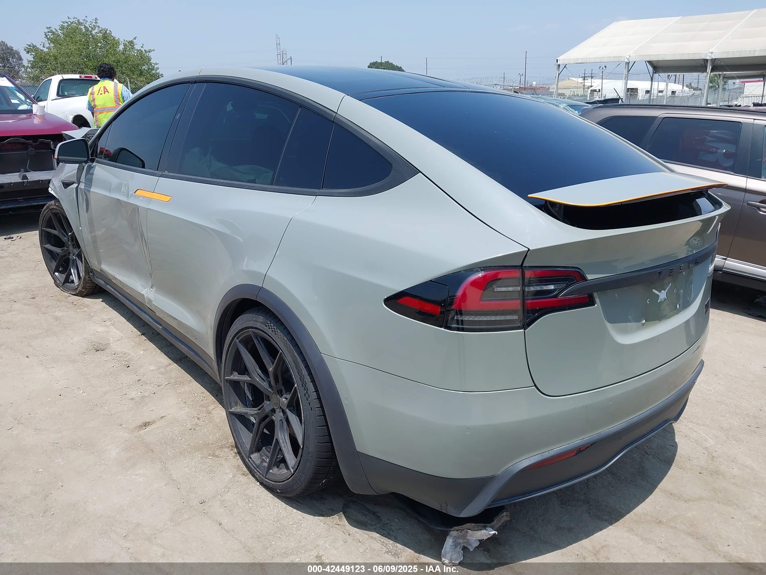 TESLA MODEL image 3