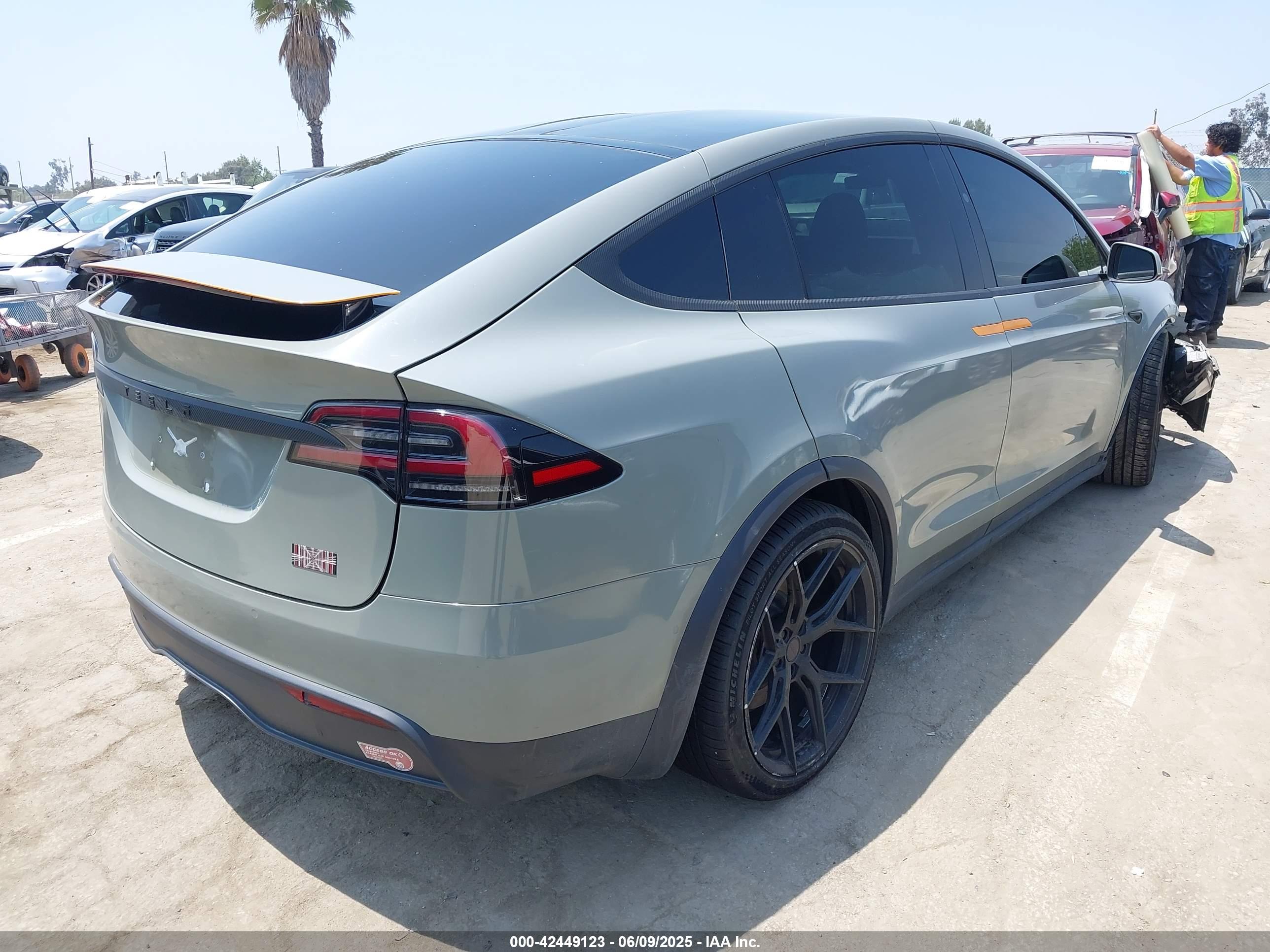 TESLA MODEL image 4