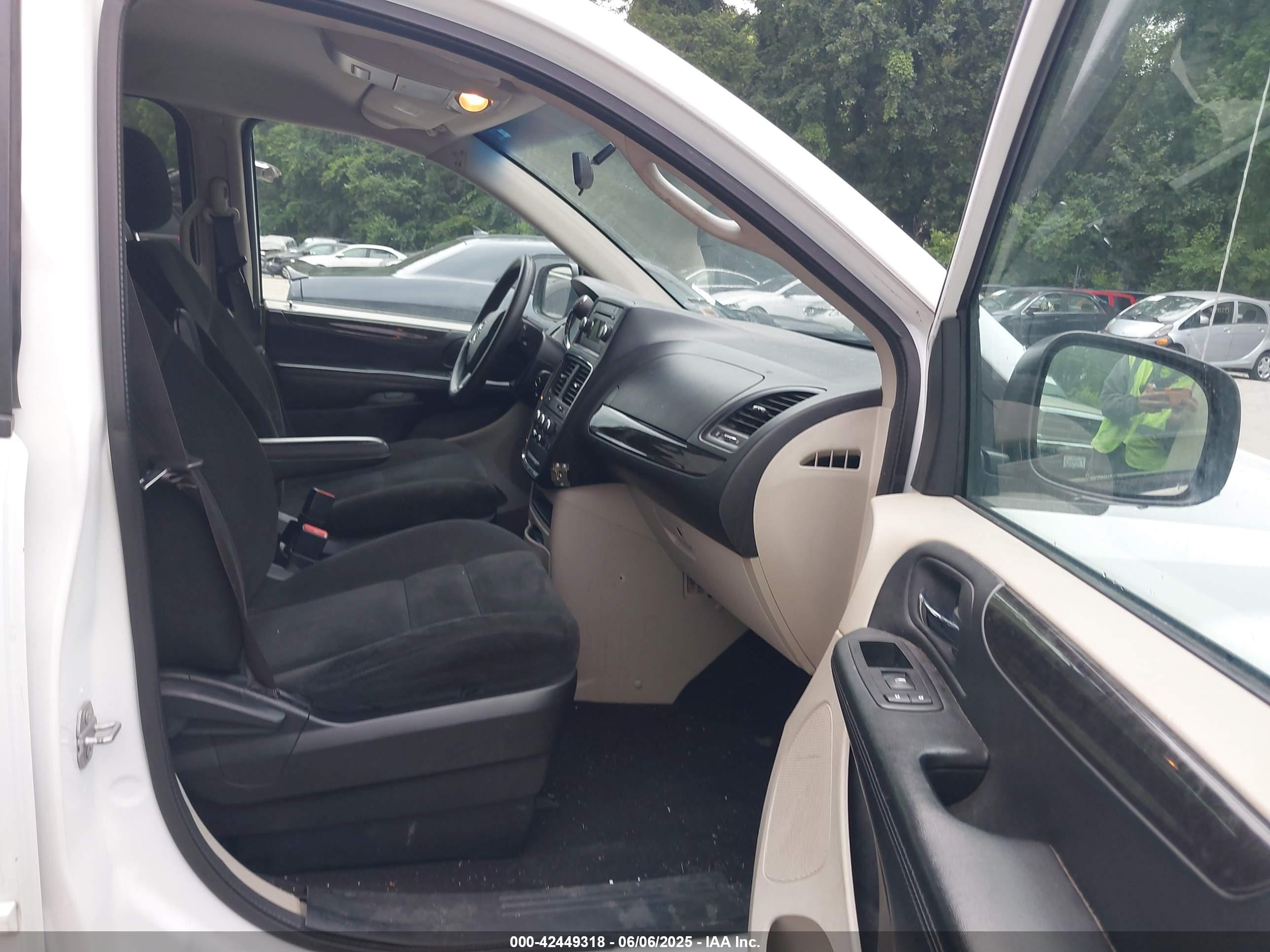 DODGE GRAND image 5