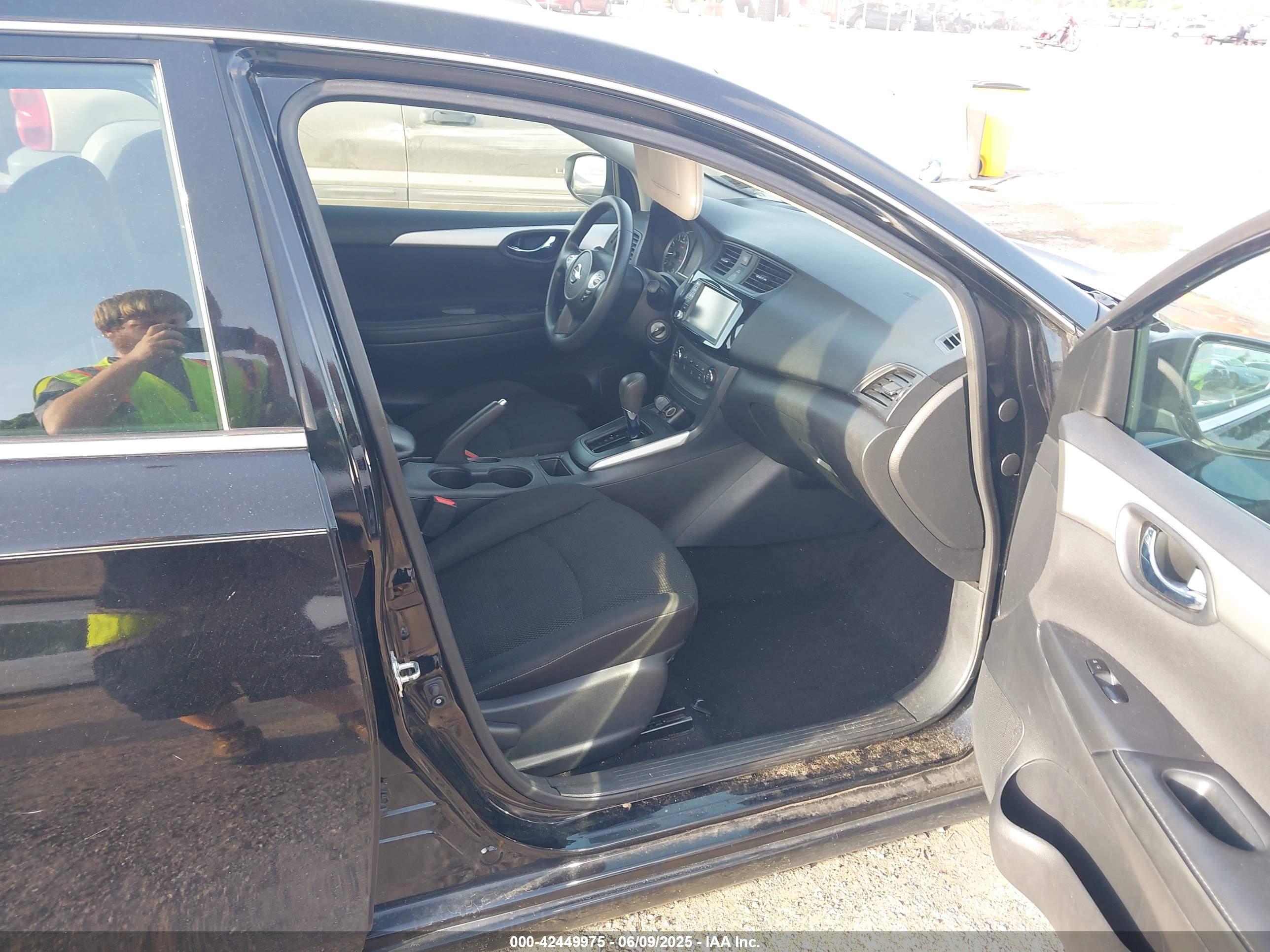 NISSAN SENTRA image 5