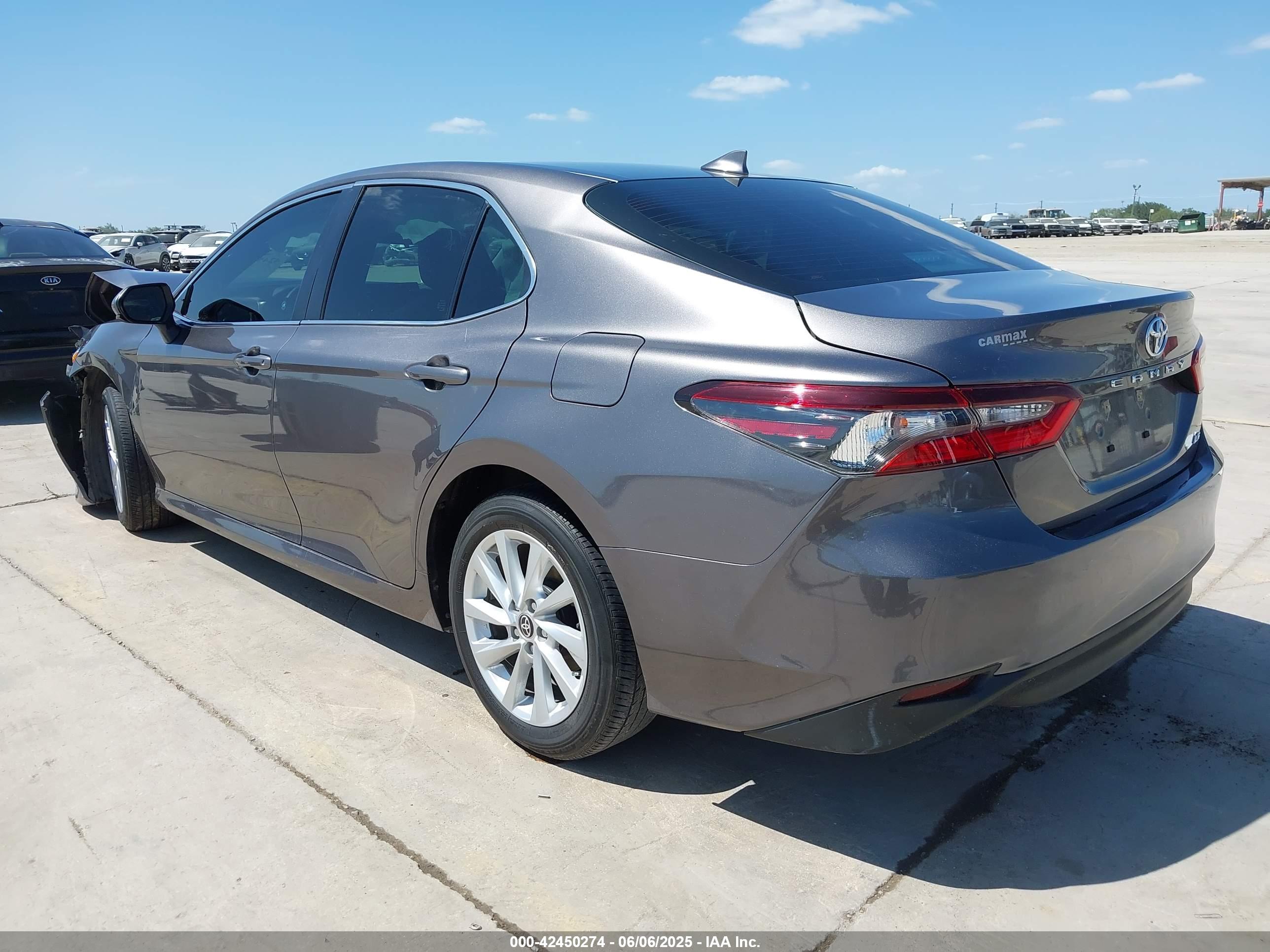 TOYOTA CAMRY image 3