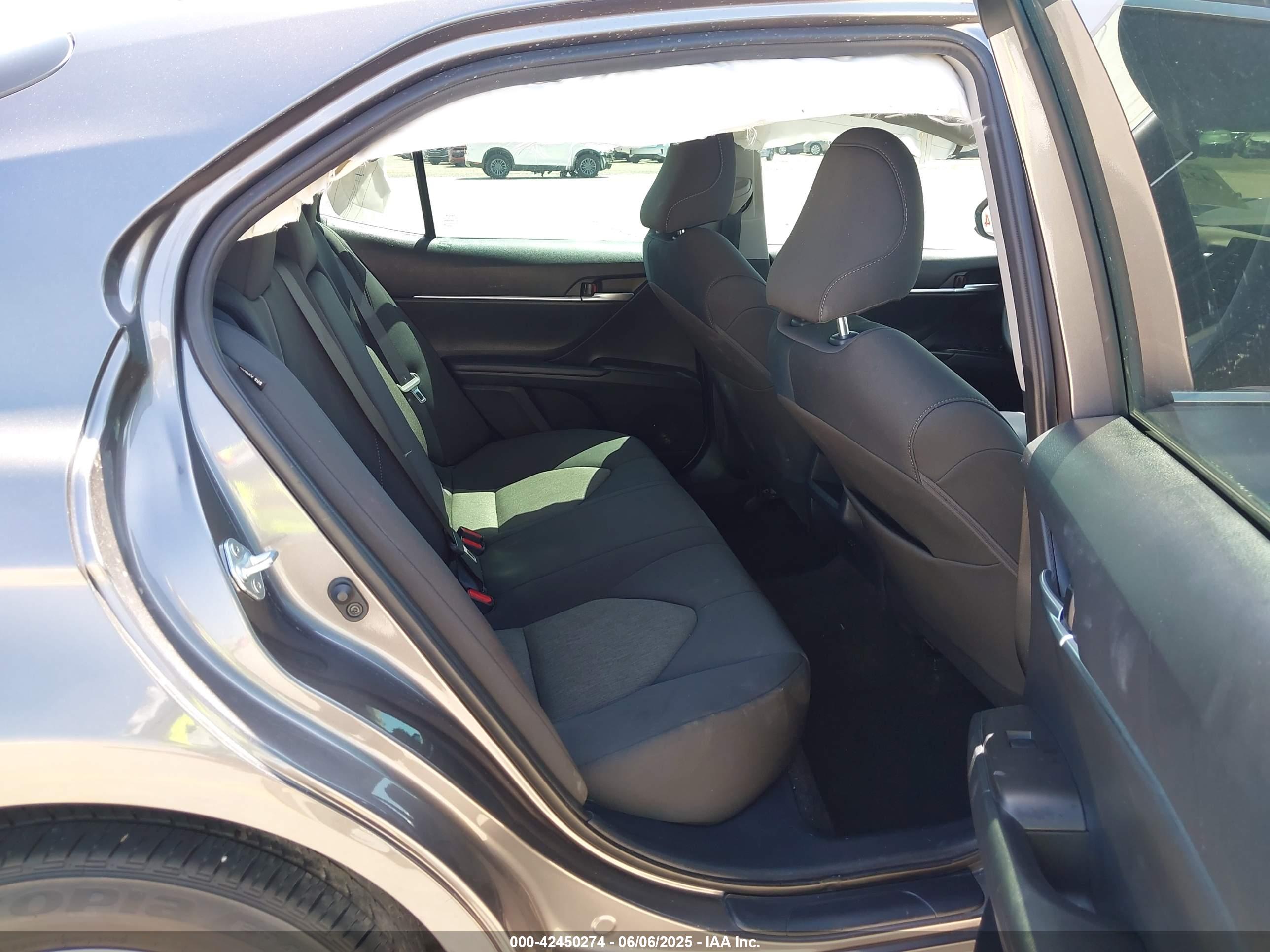 TOYOTA CAMRY image 8