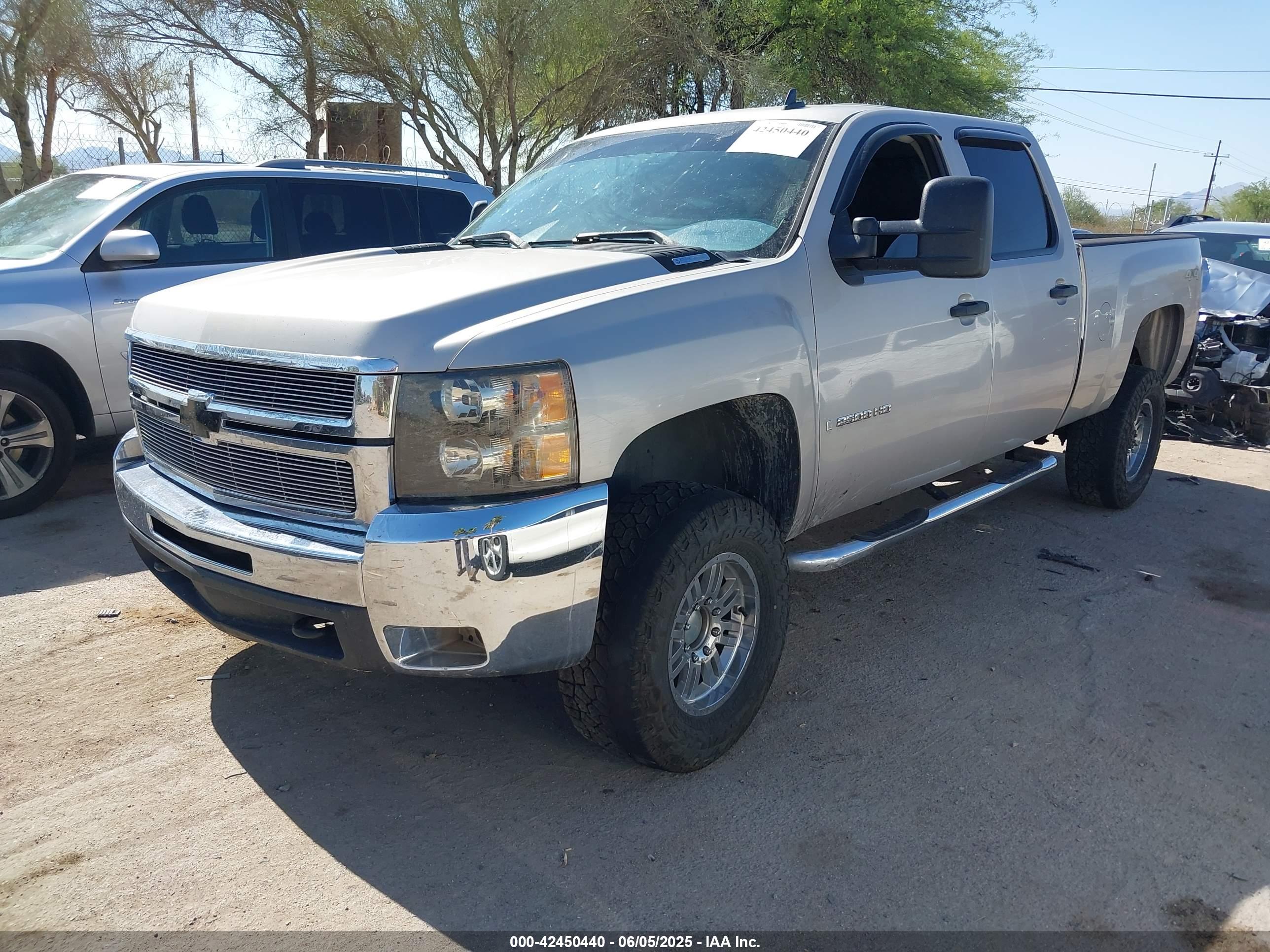 CHEVROLET SILVERADO image 2