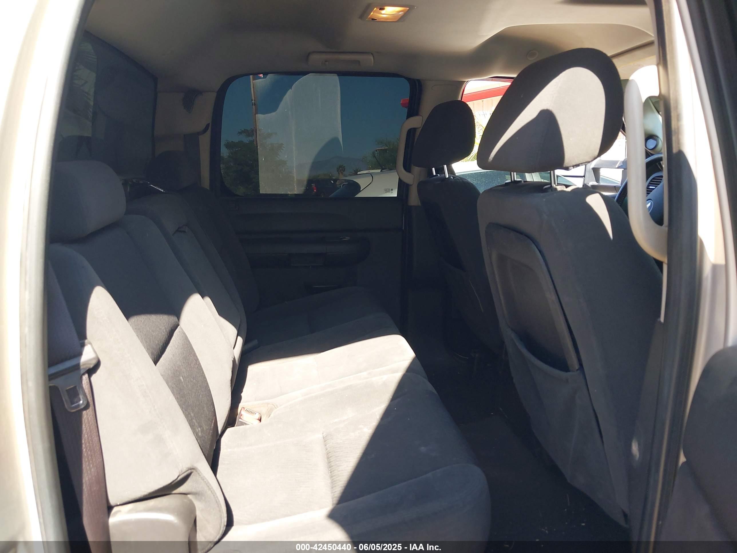 CHEVROLET SILVERADO image 8
