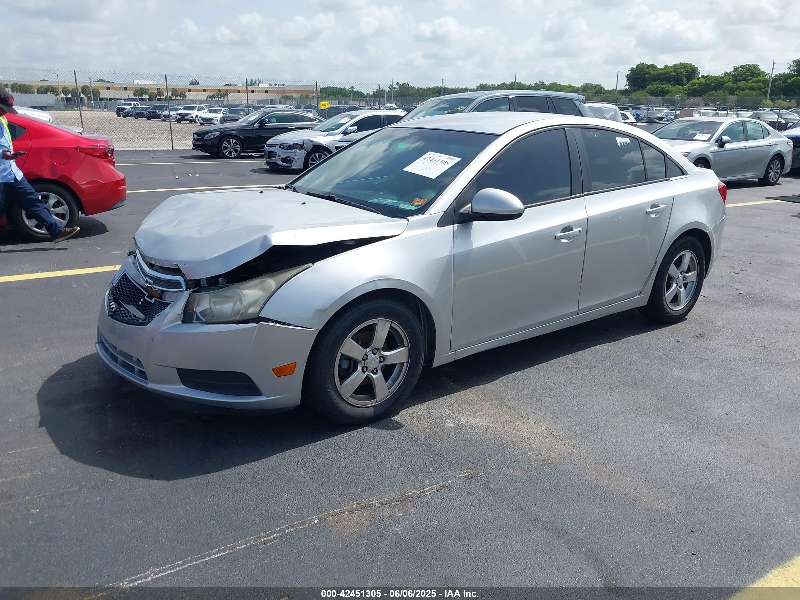 CHEVROLET CRUZE image 2