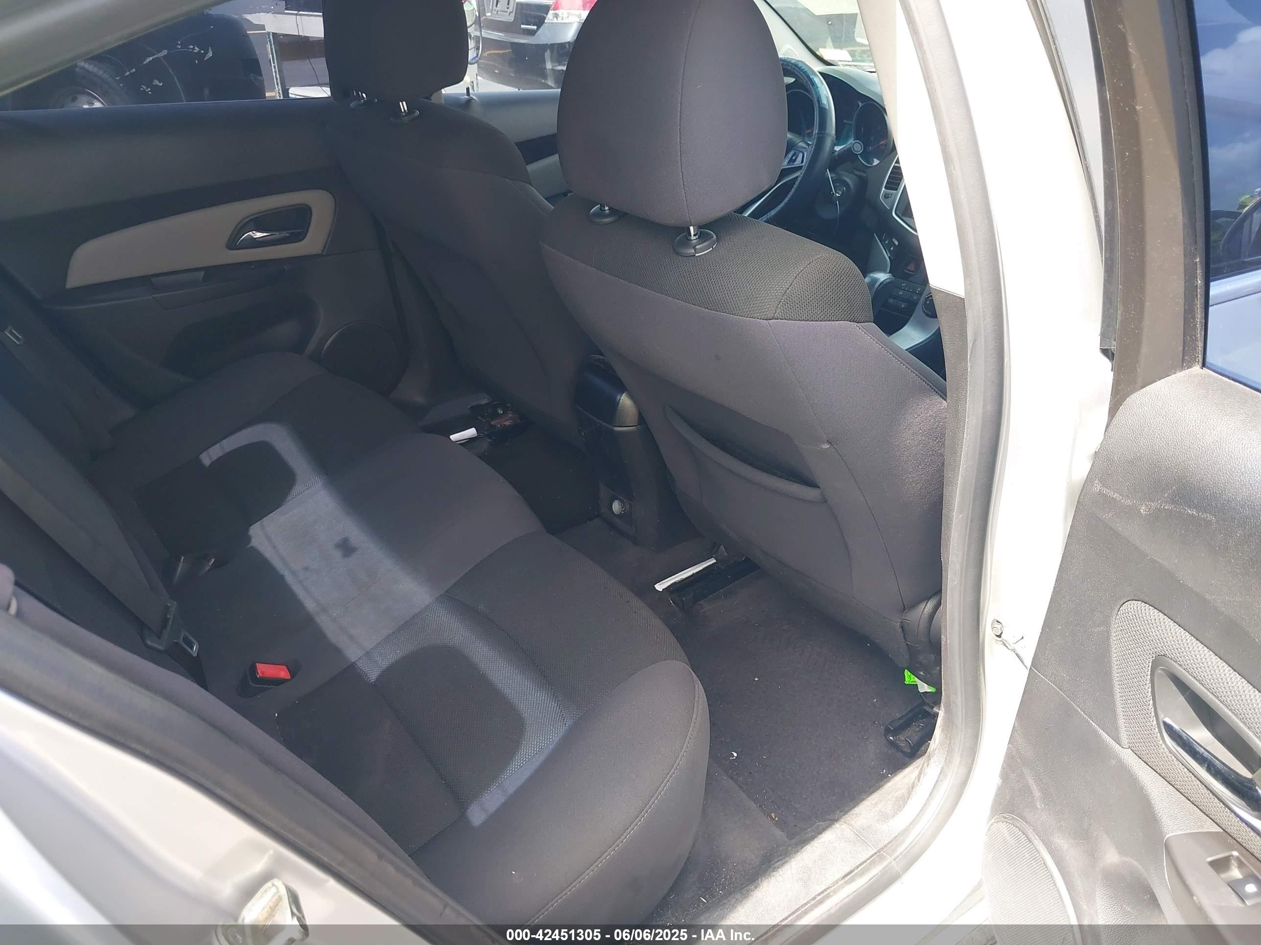 CHEVROLET CRUZE image 8
